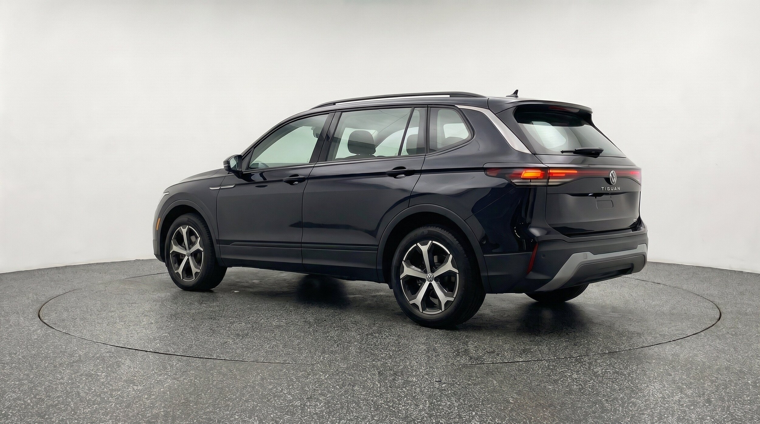 Thumbnail: 2026 Volkswagen Tiguan - 6