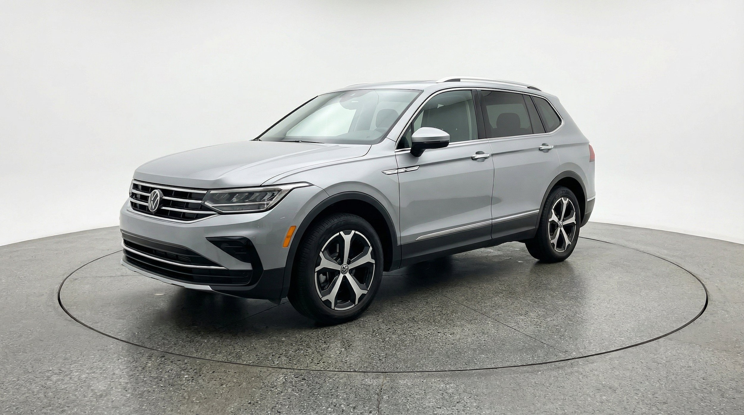 Thumbnail: 2026 Volkswagen Tiguan - 3