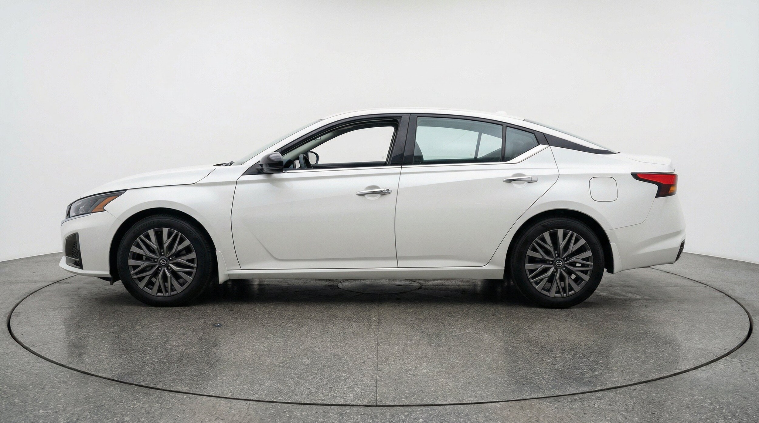Thumbnail: 2025 Nissan Altima - 5