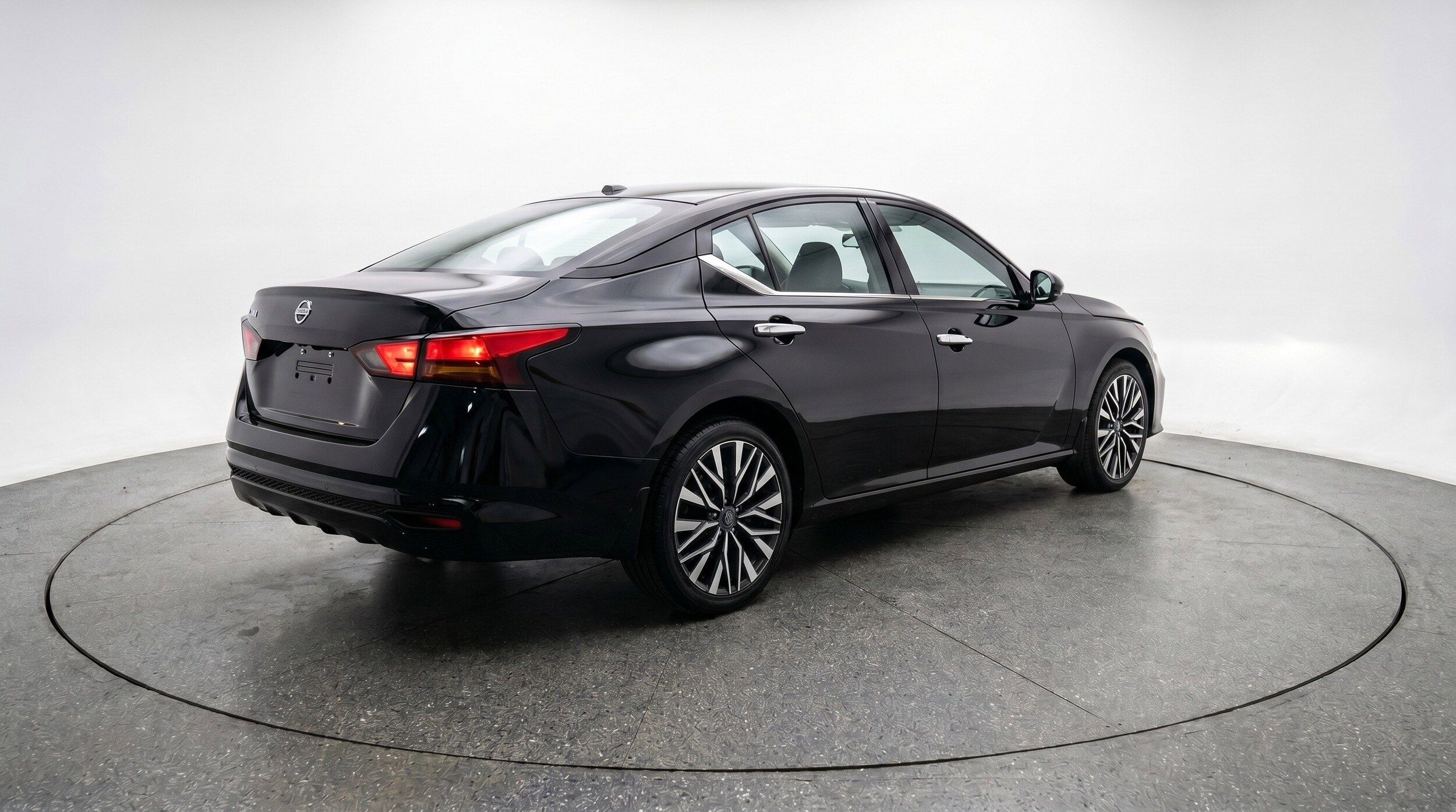 Thumbnail: 2025 Nissan Altima - 9