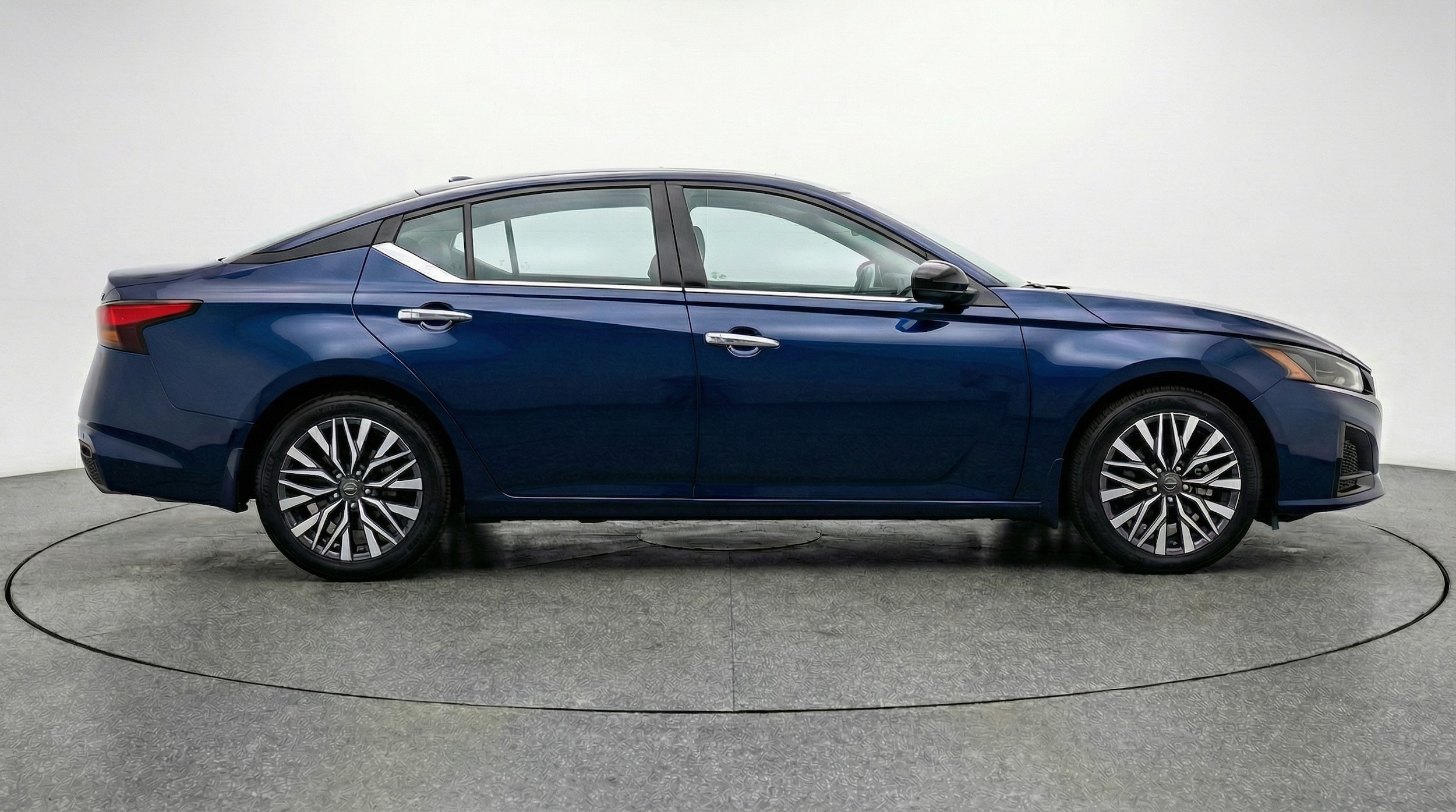 Thumbnail: 2025 Nissan Altima - 8