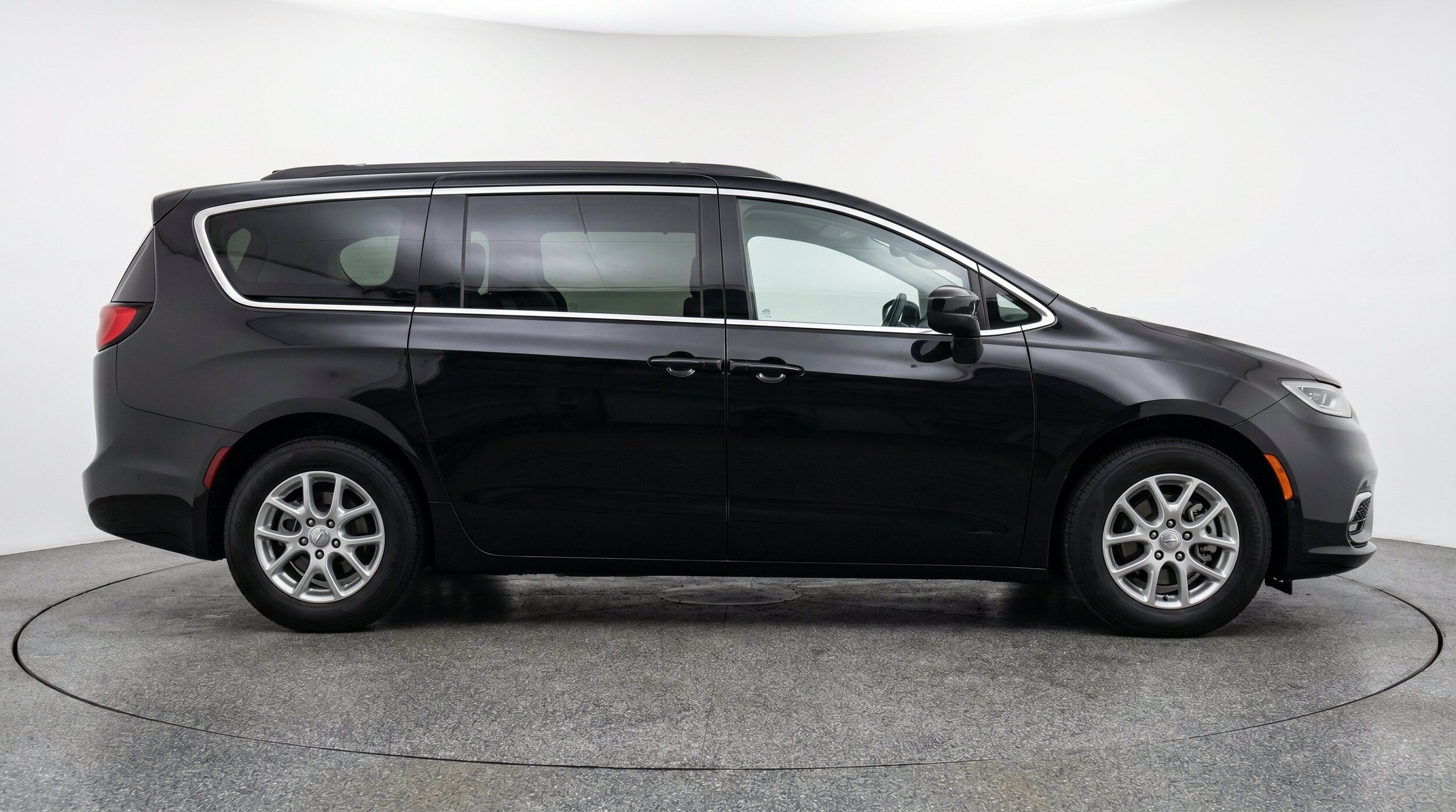 Thumbnail: 2024 Chrysler Voyager - 11