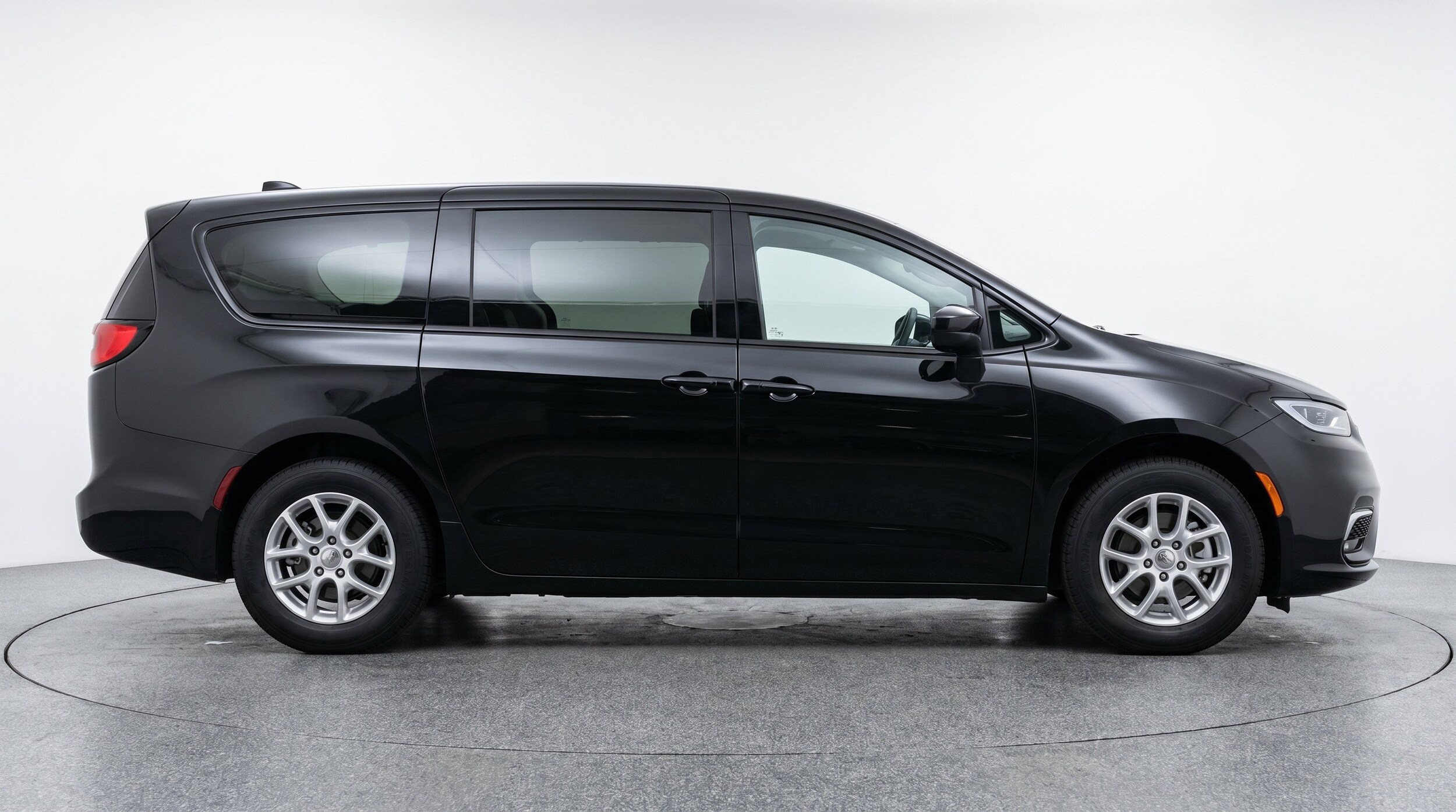 Thumbnail: 2024 Chrysler Voyager - 11