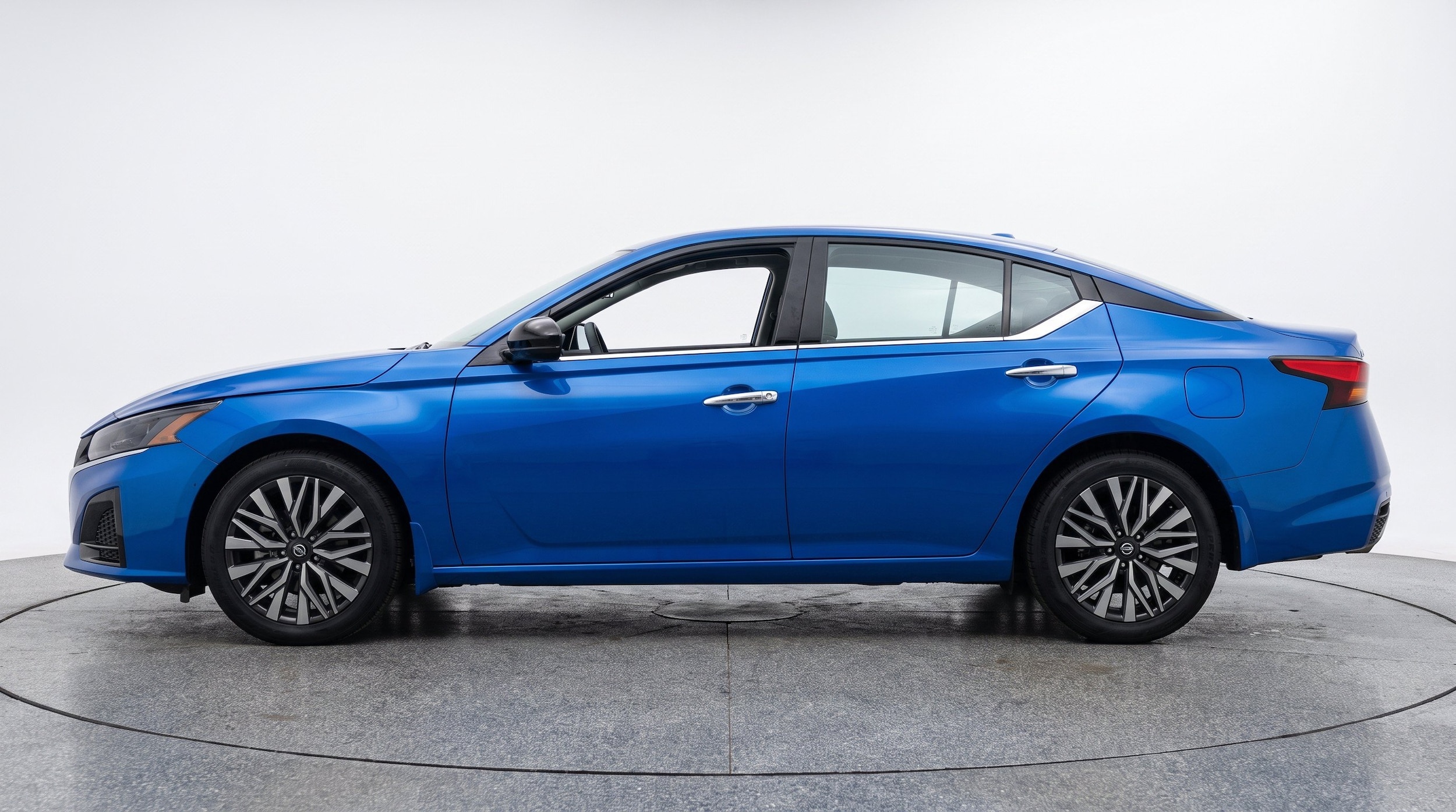 Thumbnail: 2025 Nissan Altima - 5