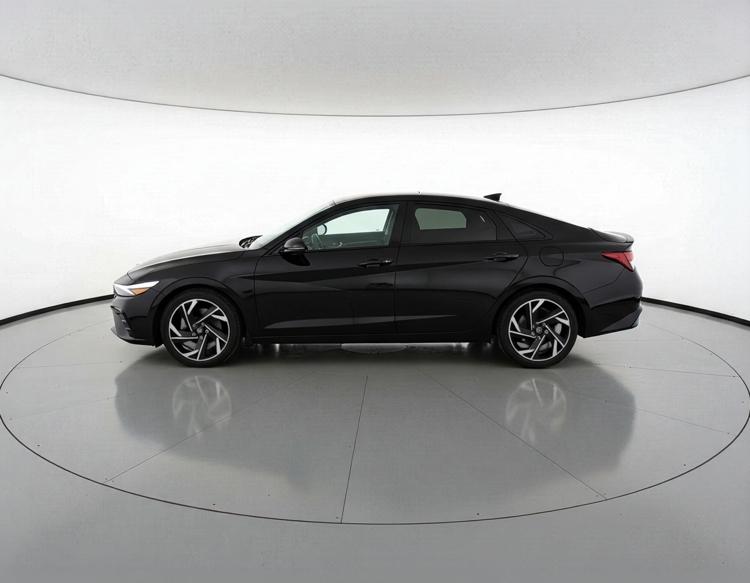 Thumbnail: 2025 Hyundai Elantra - 4