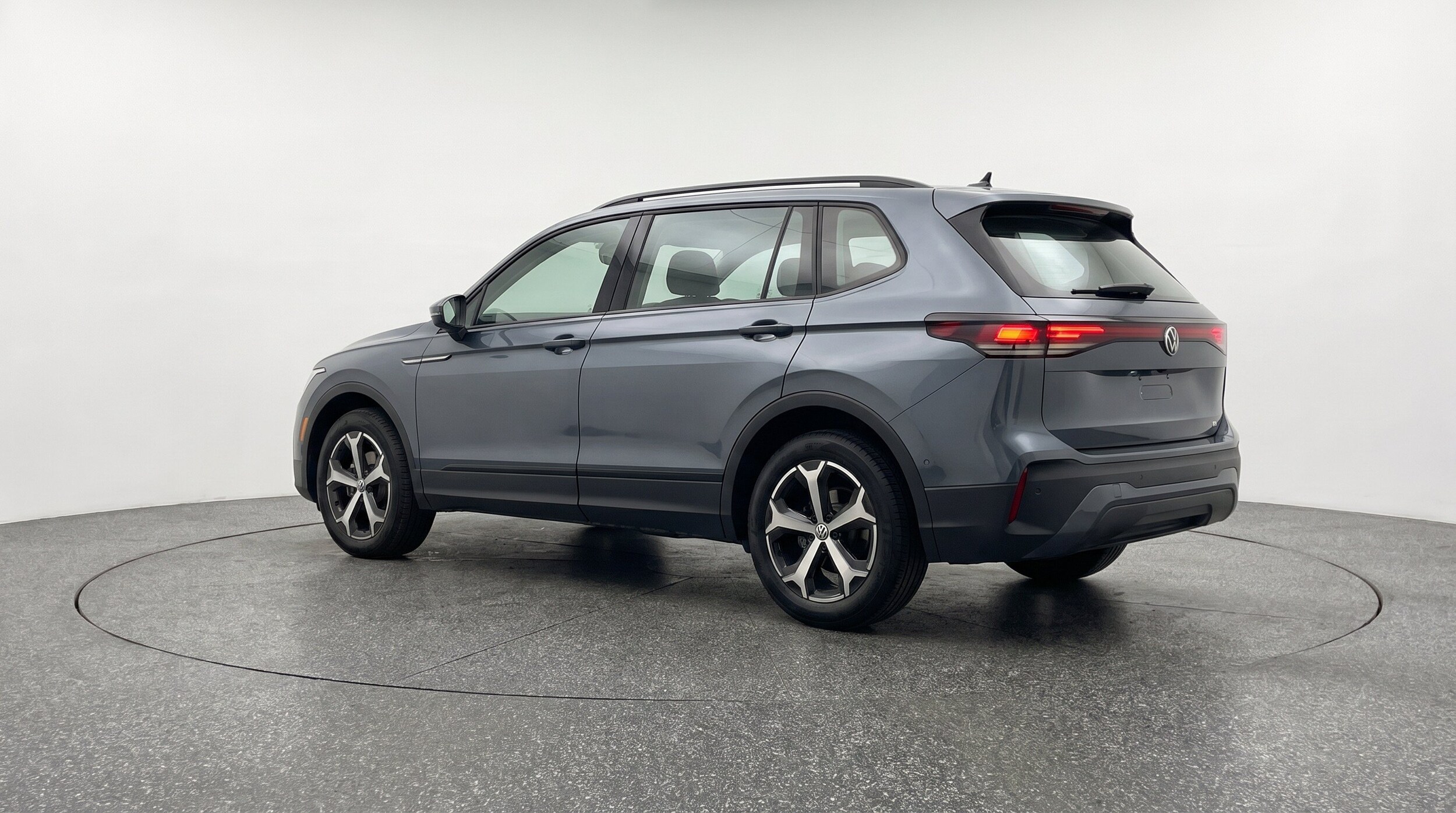 Thumbnail: 2026 Volkswagen Tiguan - 6