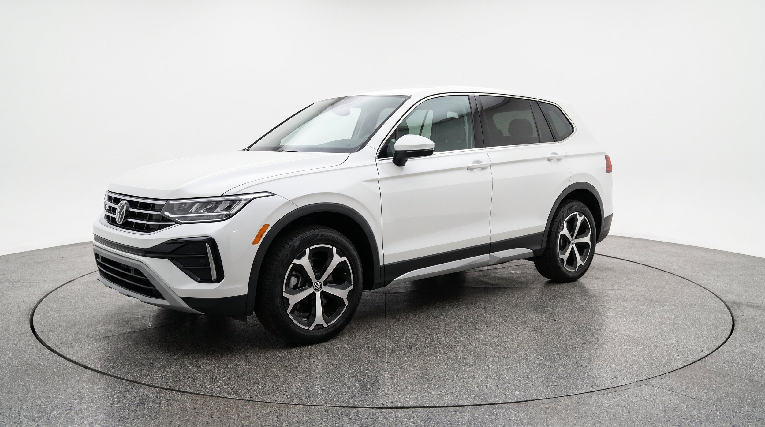 Thumbnail: 2026 Volkswagen Tiguan - 3