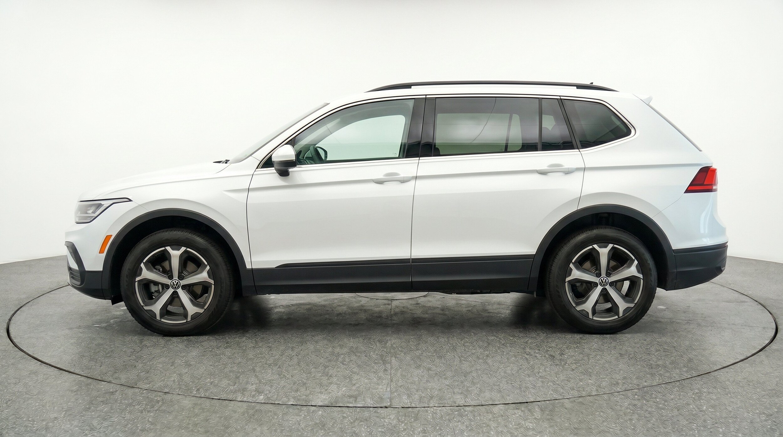 Thumbnail: 2026 Volkswagen Tiguan - 5