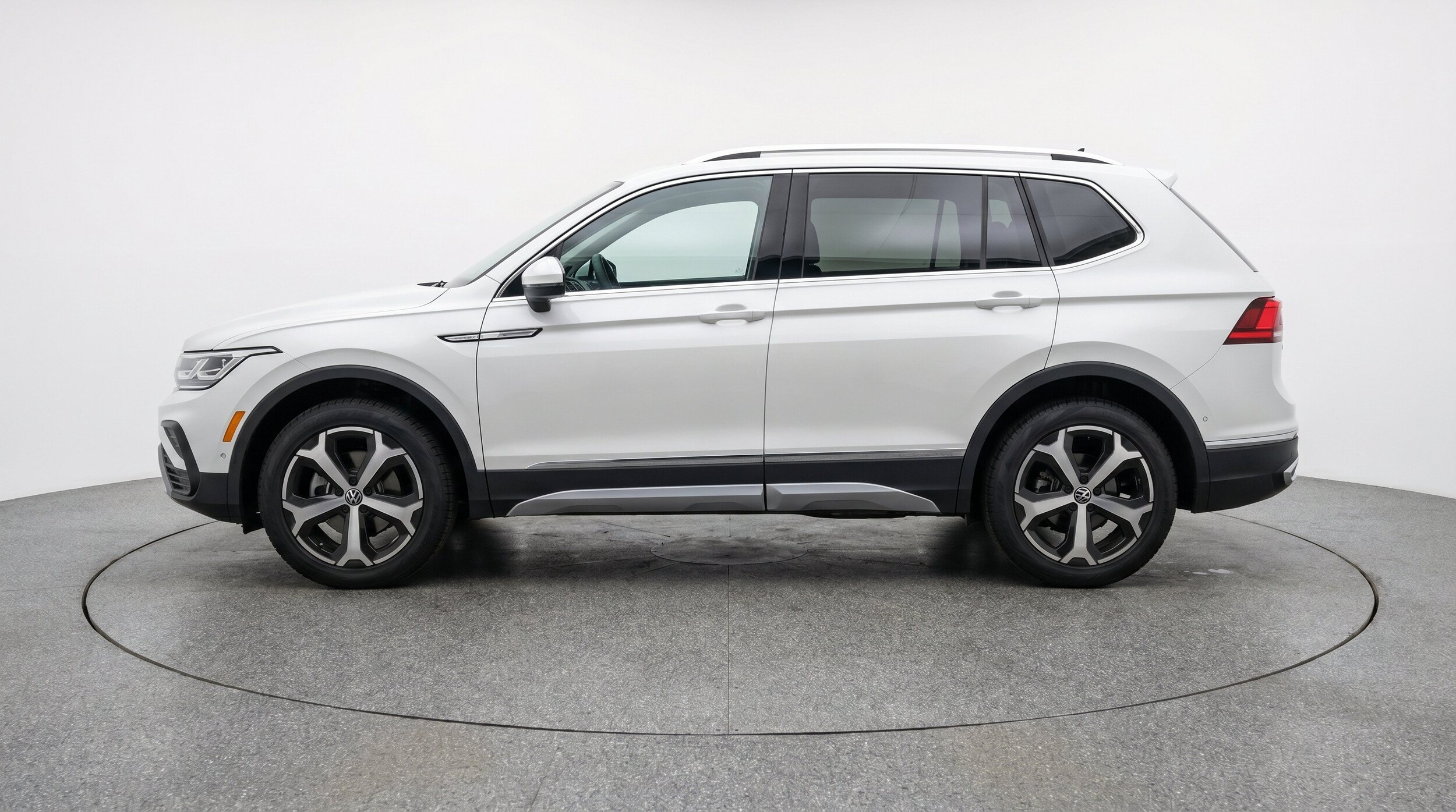 Thumbnail: 2026 Volkswagen Tiguan - 5