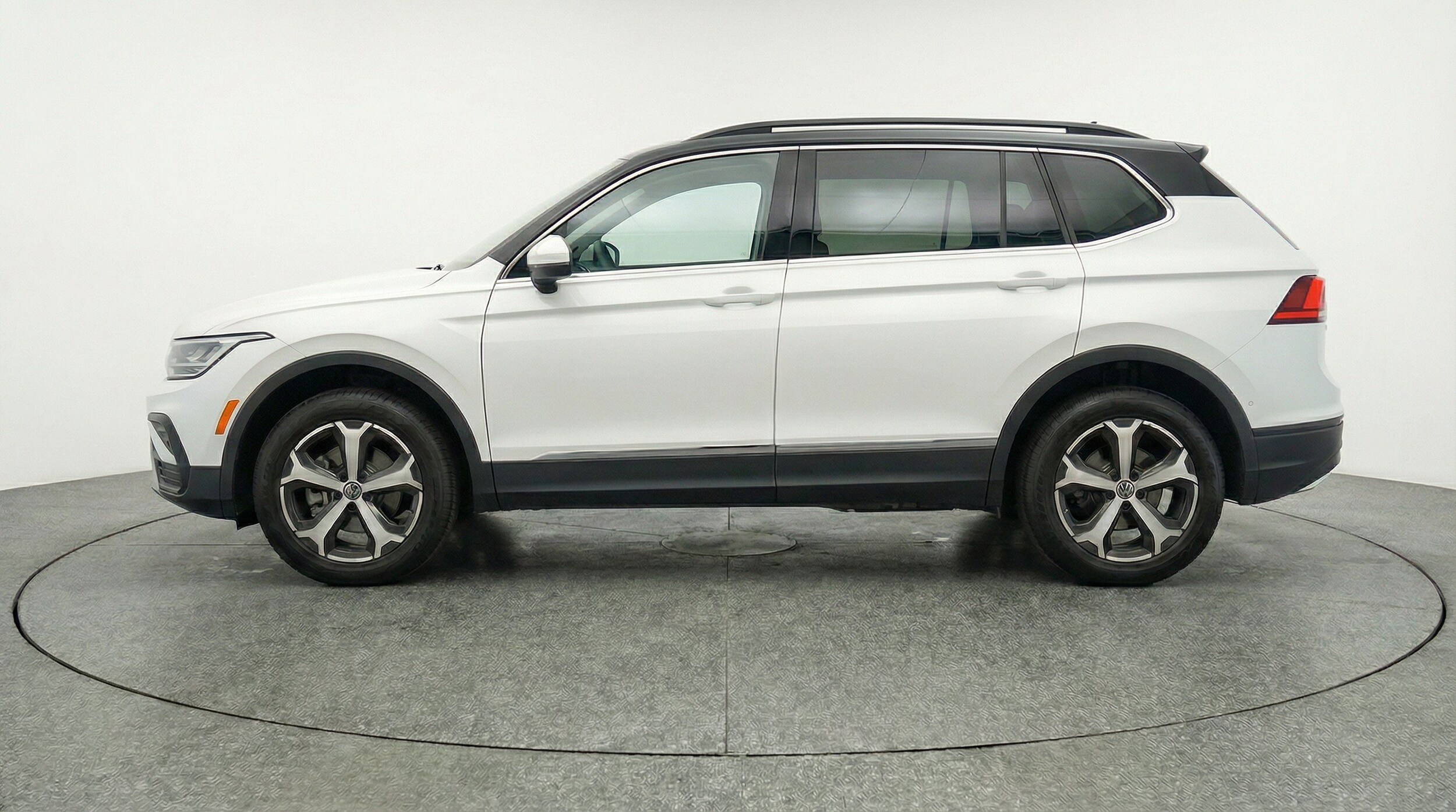 Thumbnail: 2026 Volkswagen Tiguan - 5