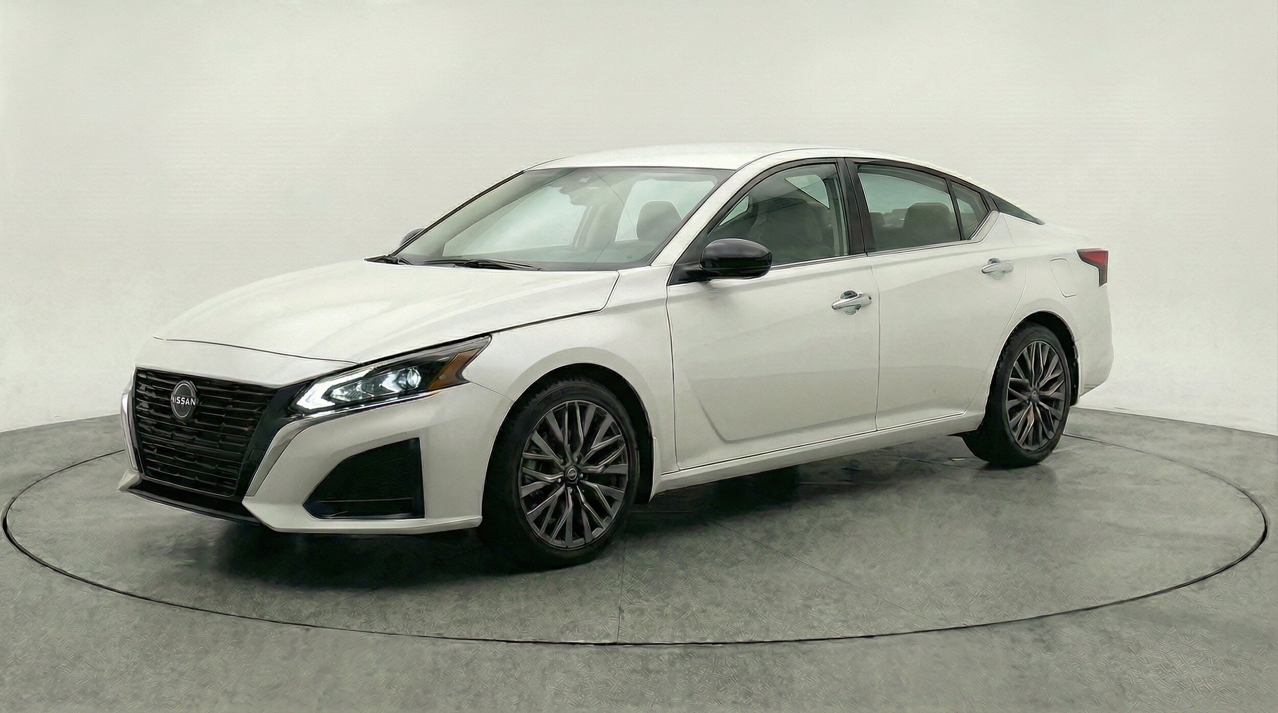 Thumbnail: 2025 Nissan Altima - 3