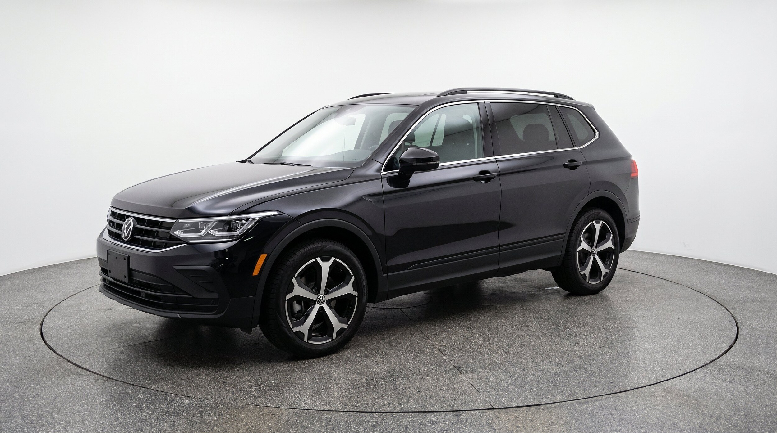 Thumbnail: 2026 Volkswagen Tiguan - 3