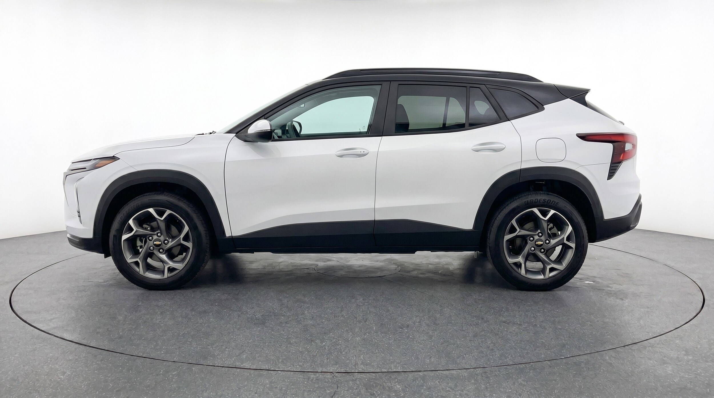 Thumbnail: 2025 Chevrolet Trax - 5