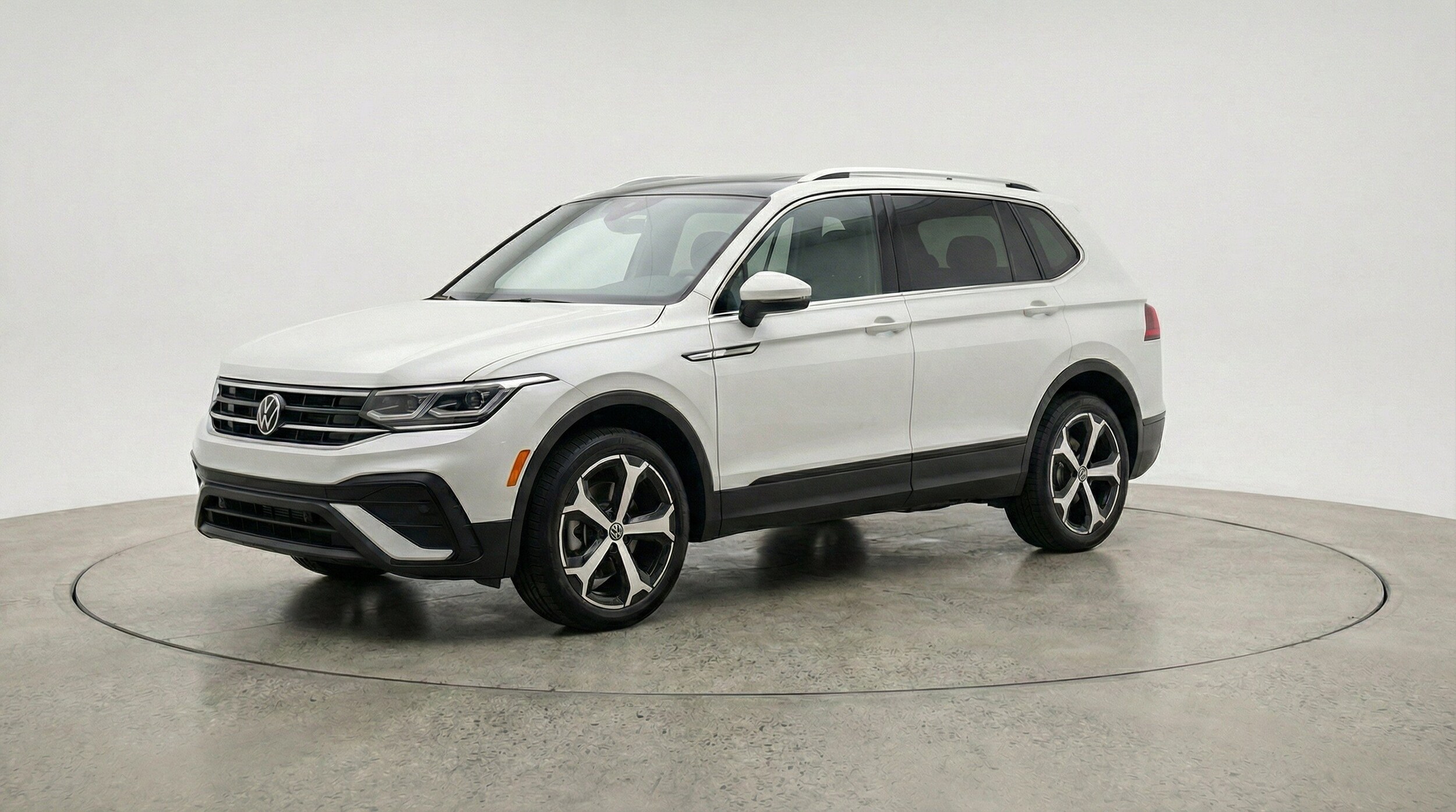 Thumbnail: 2026 Volkswagen Tiguan - 3