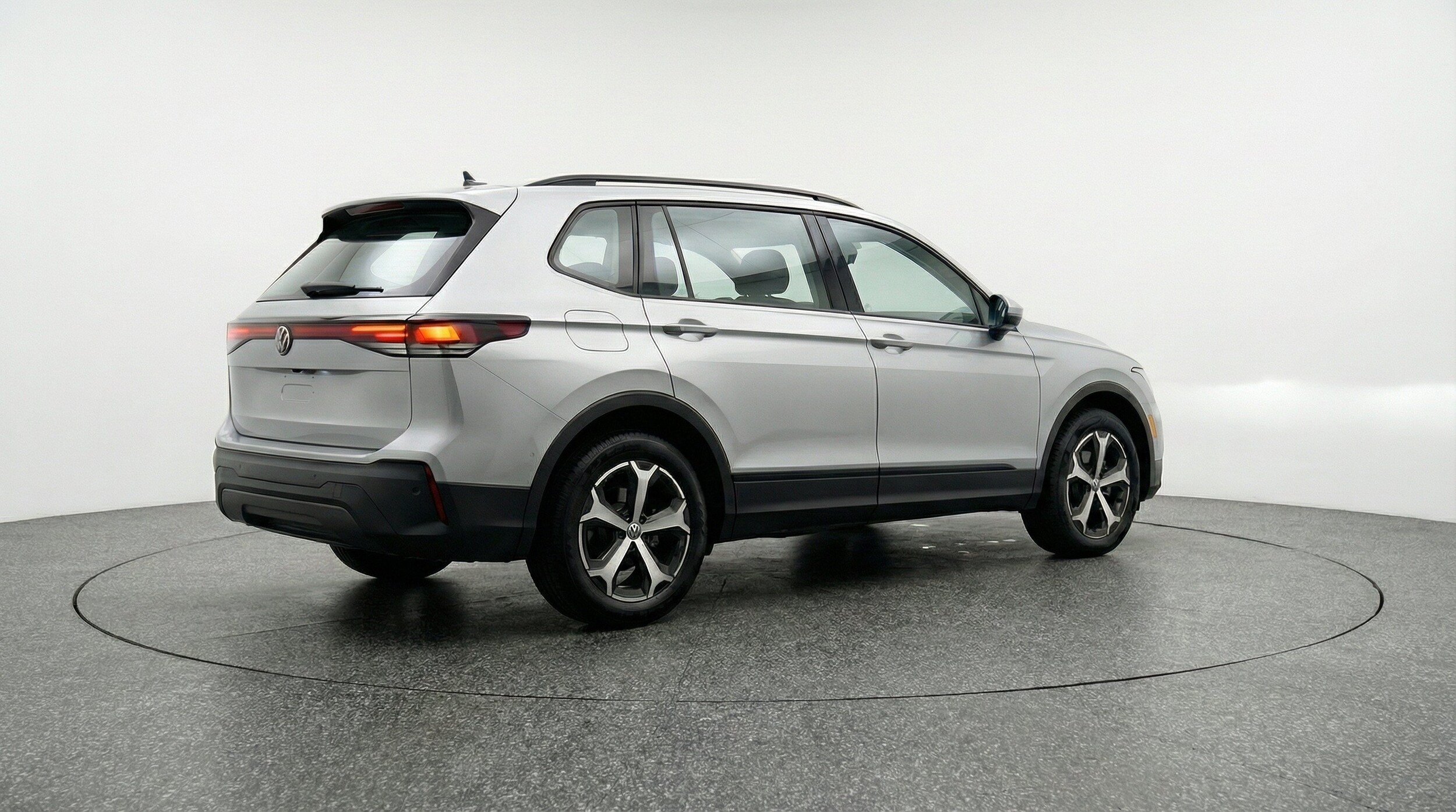 Thumbnail: 2026 Volkswagen Tiguan - 9