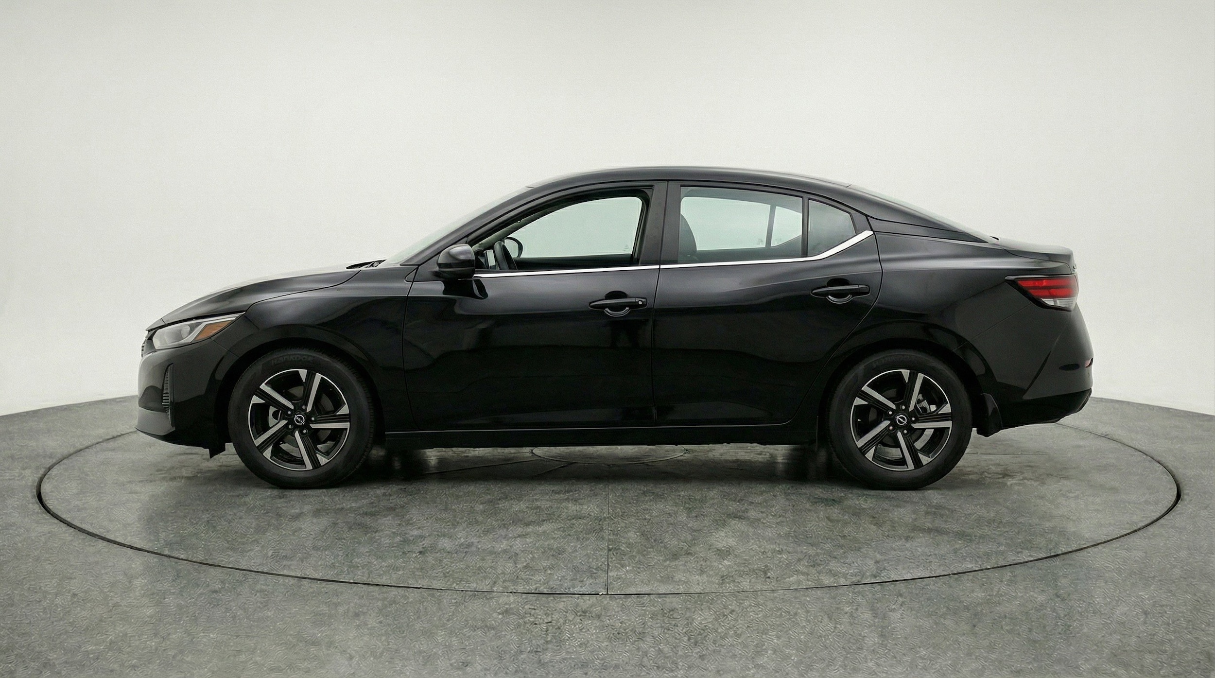 Thumbnail: 2025 Nissan Sentra - 5