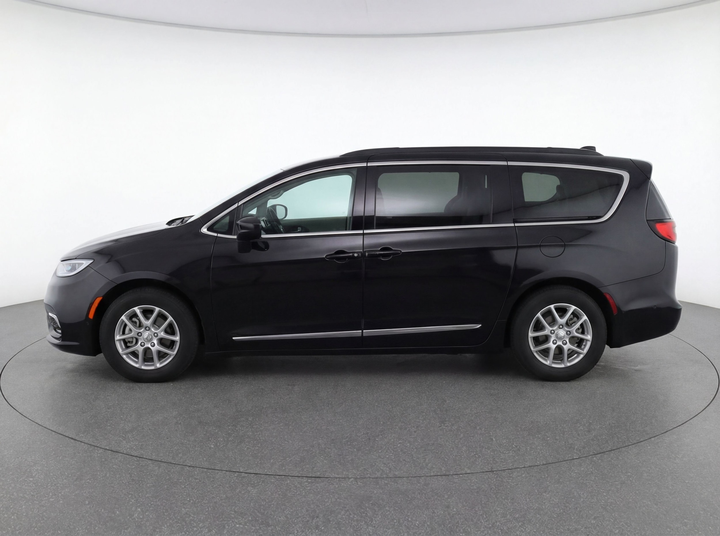 Thumbnail: 2024 Chrysler Pacifica - 5