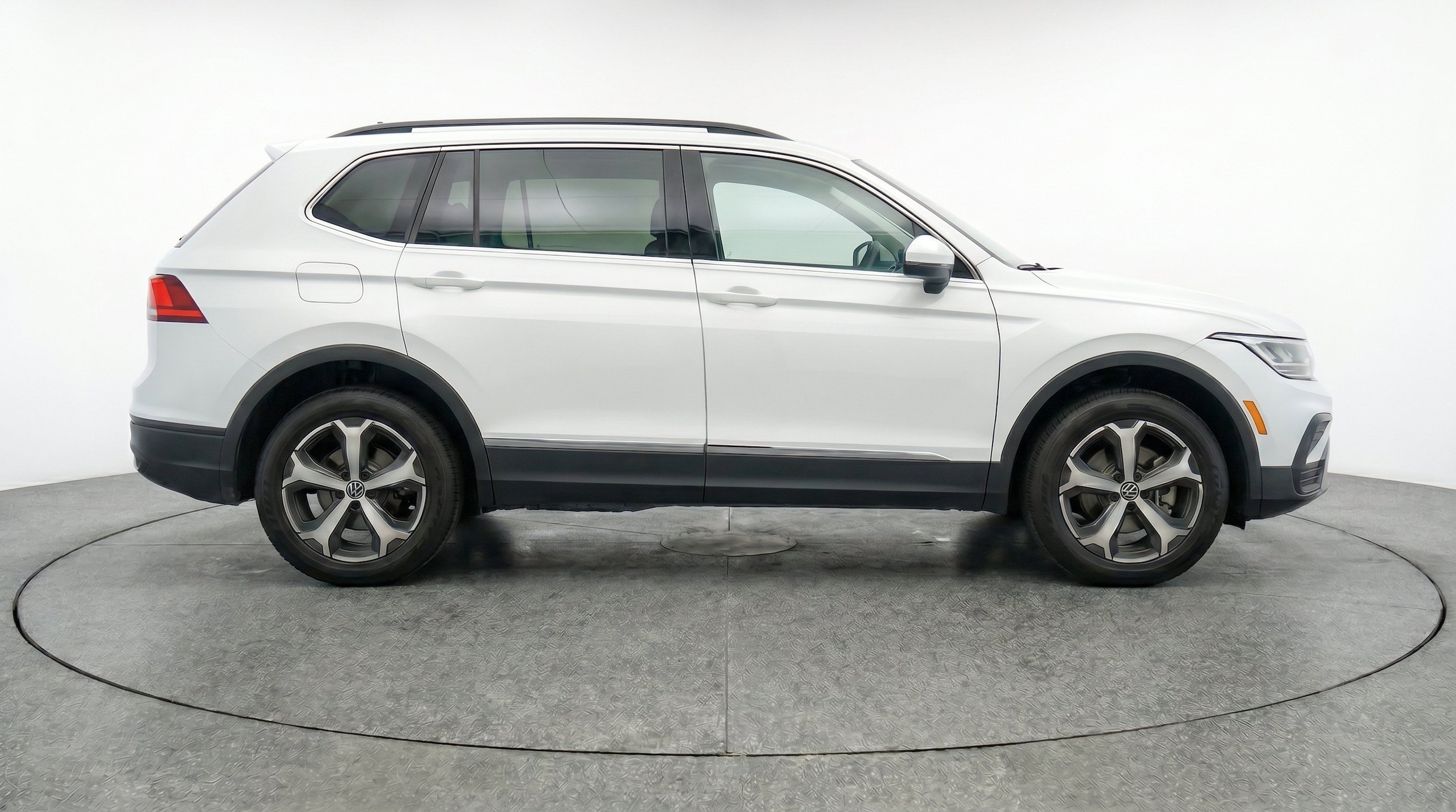 Thumbnail: 2026 Volkswagen Tiguan - 10