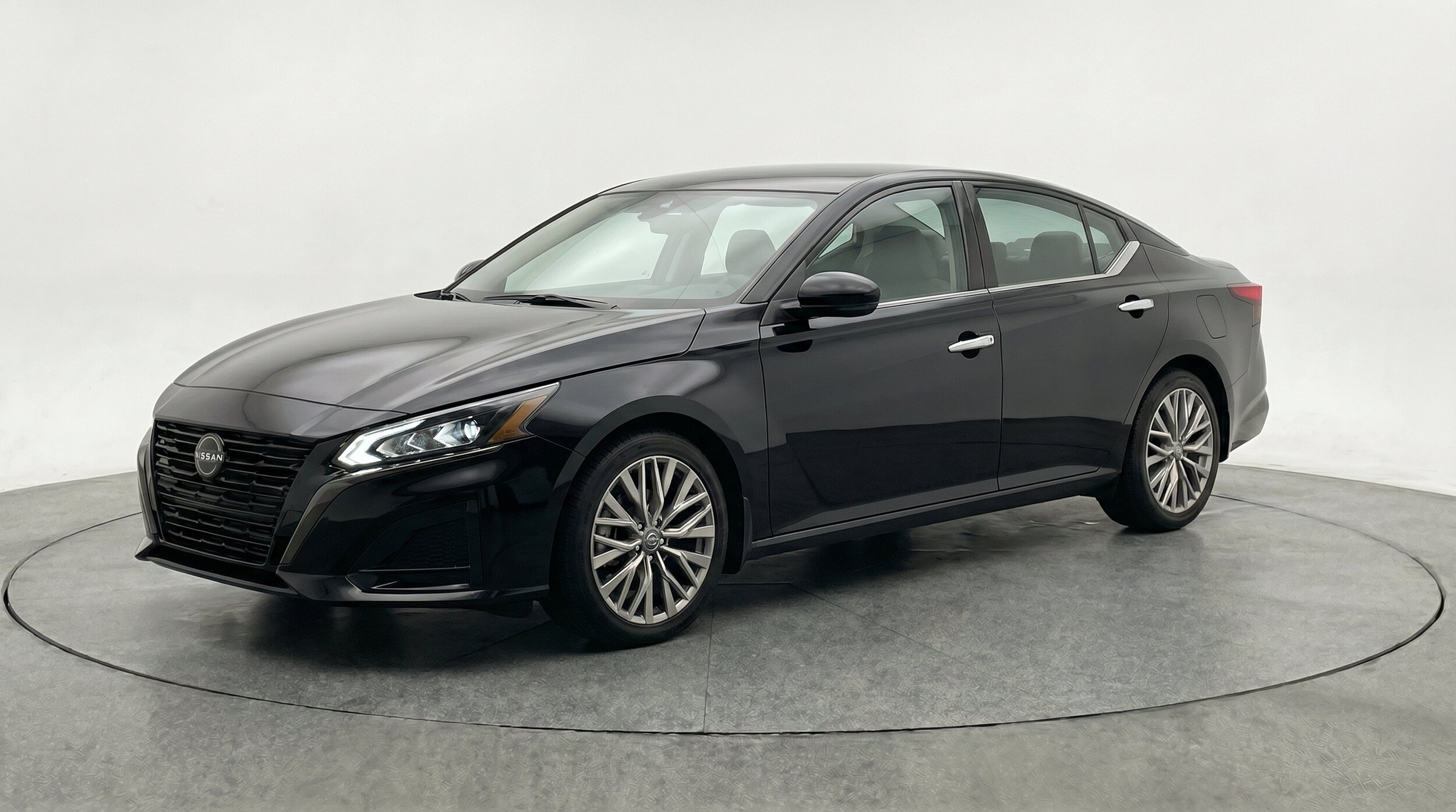 Thumbnail: 2025 Nissan Altima - 3