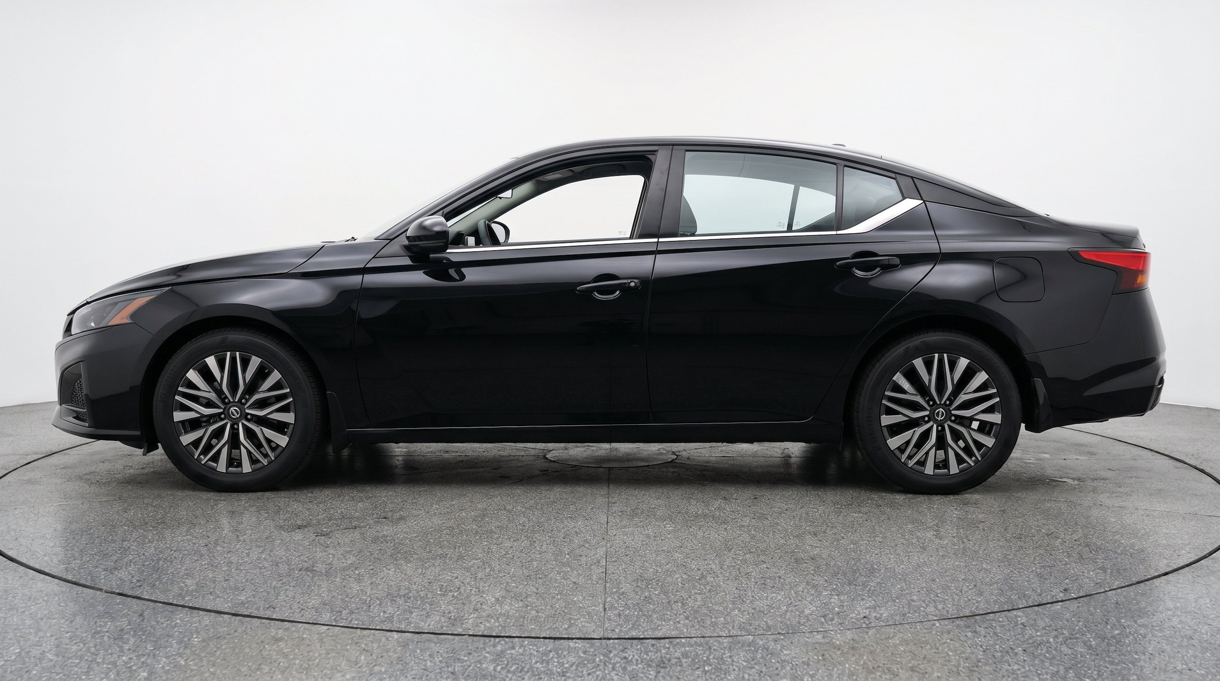 Thumbnail: 2025 Nissan Altima - 5