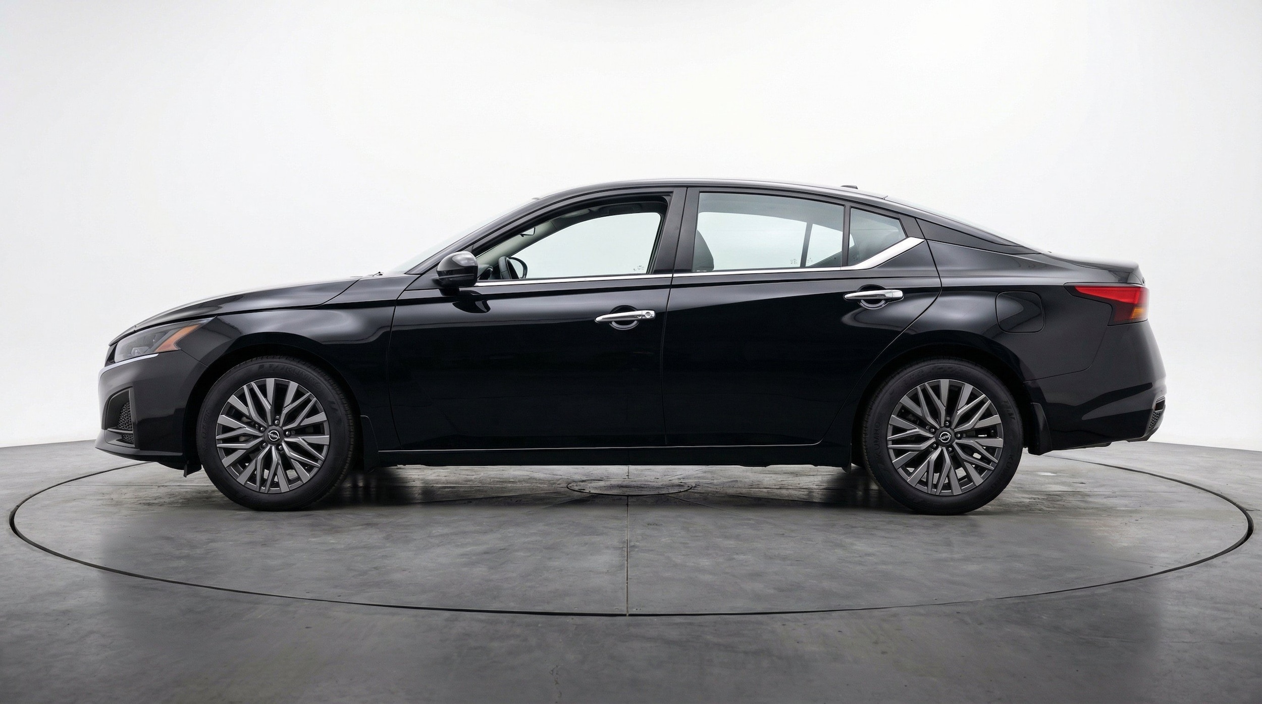 Thumbnail: 2025 Nissan Altima - 5