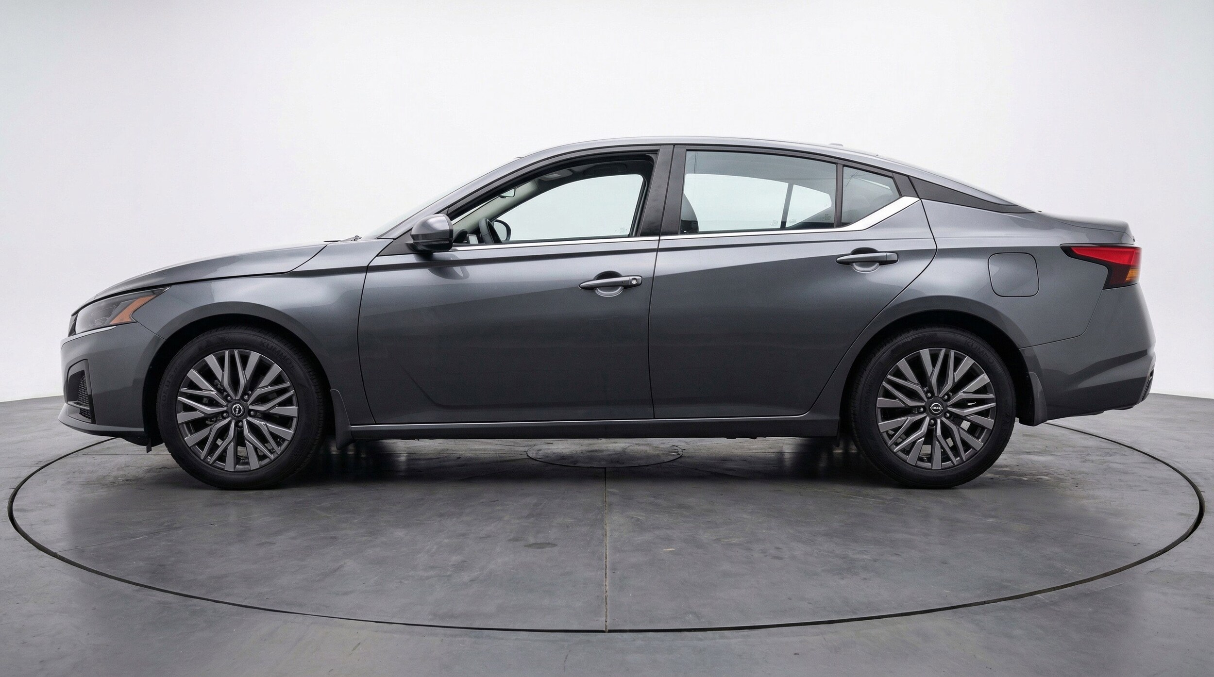Thumbnail: 2025 Nissan Altima - 5
