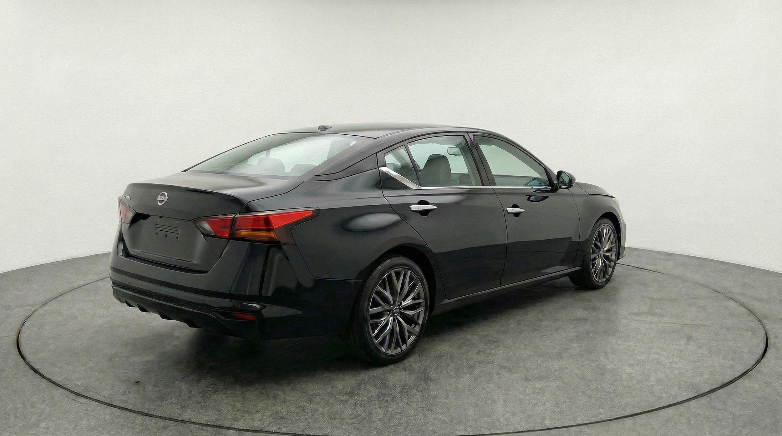 Thumbnail: 2025 Nissan Altima - 9