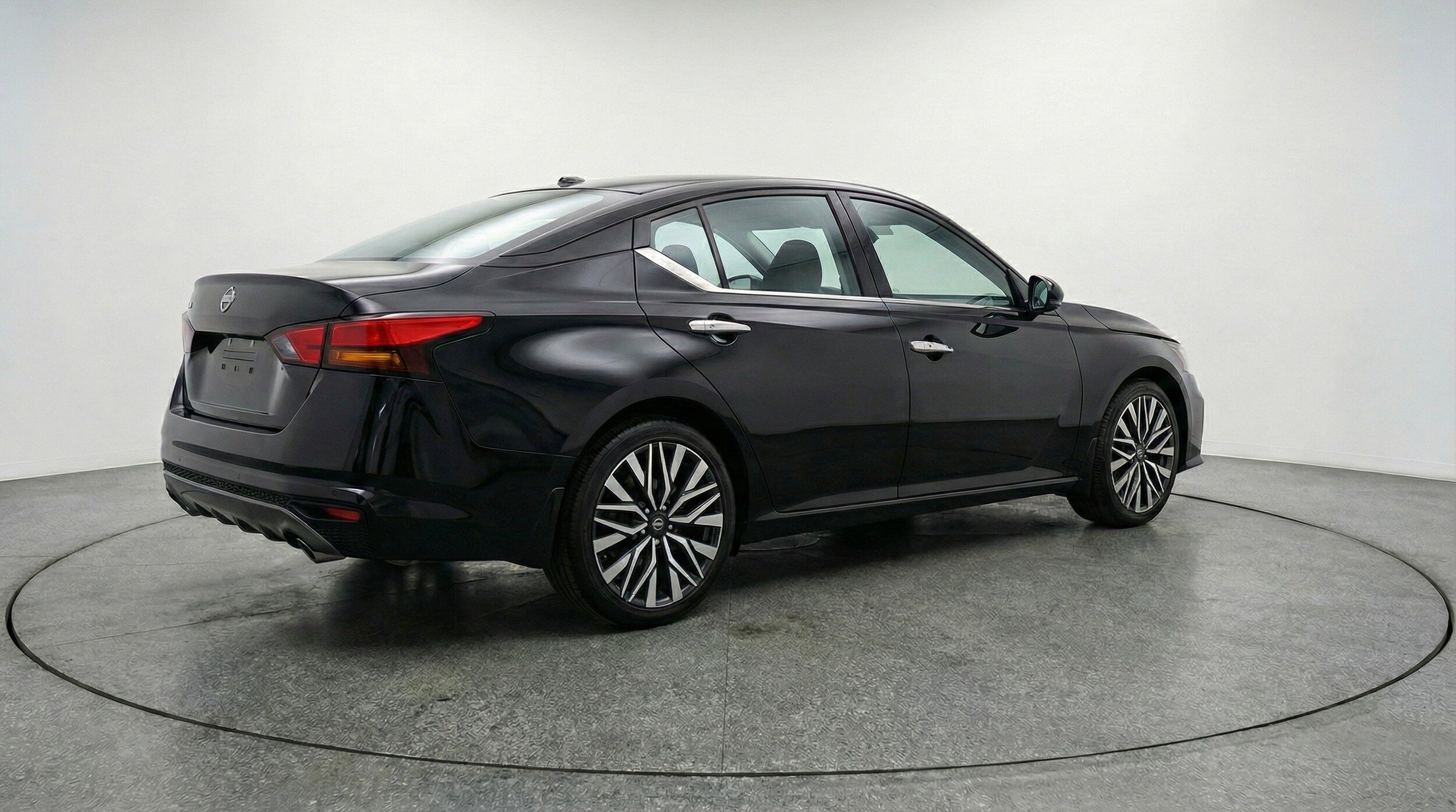 Thumbnail: 2025 Nissan Altima - 9