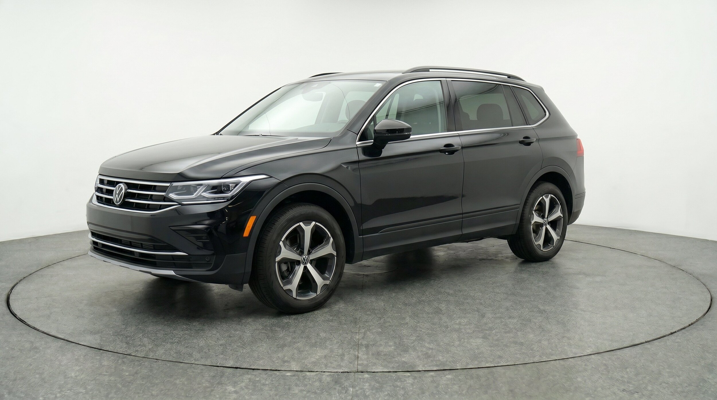 Thumbnail: 2026 Volkswagen Tiguan - 3
