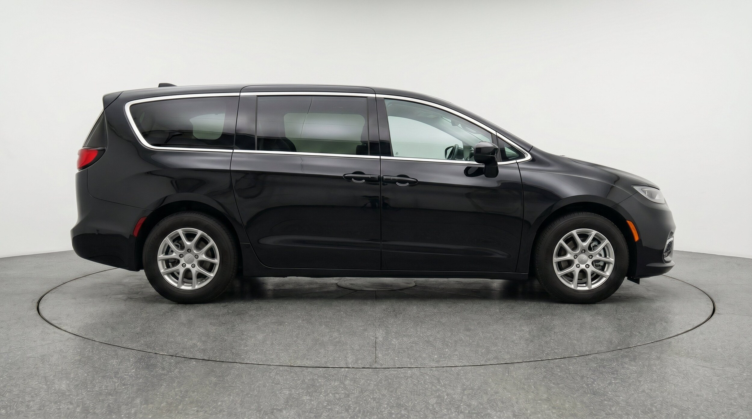 Thumbnail: 2024 Chrysler Voyager - 11