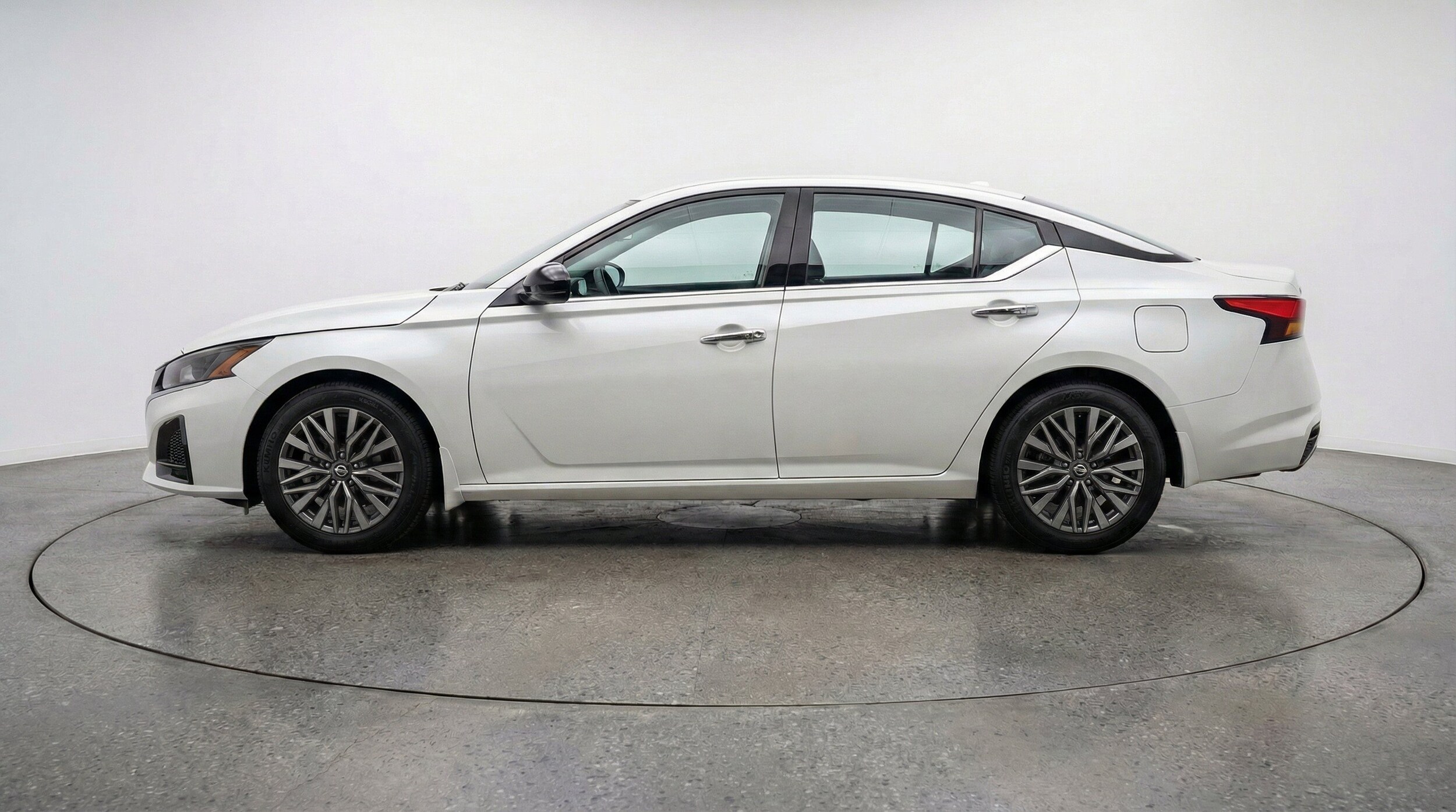Thumbnail: 2025 Nissan Altima - 5
