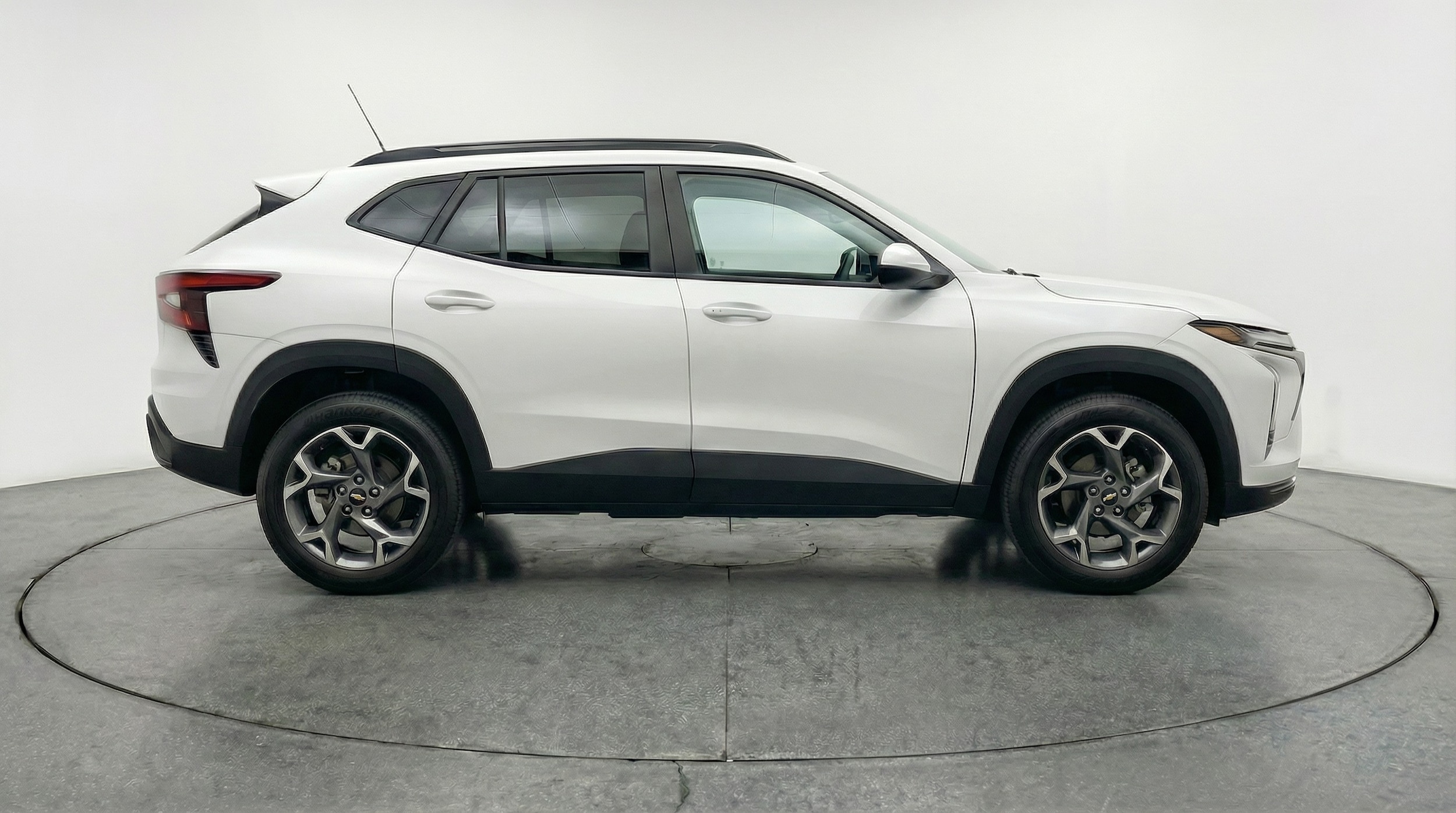 Thumbnail: 2025 Chevrolet Trax - 8