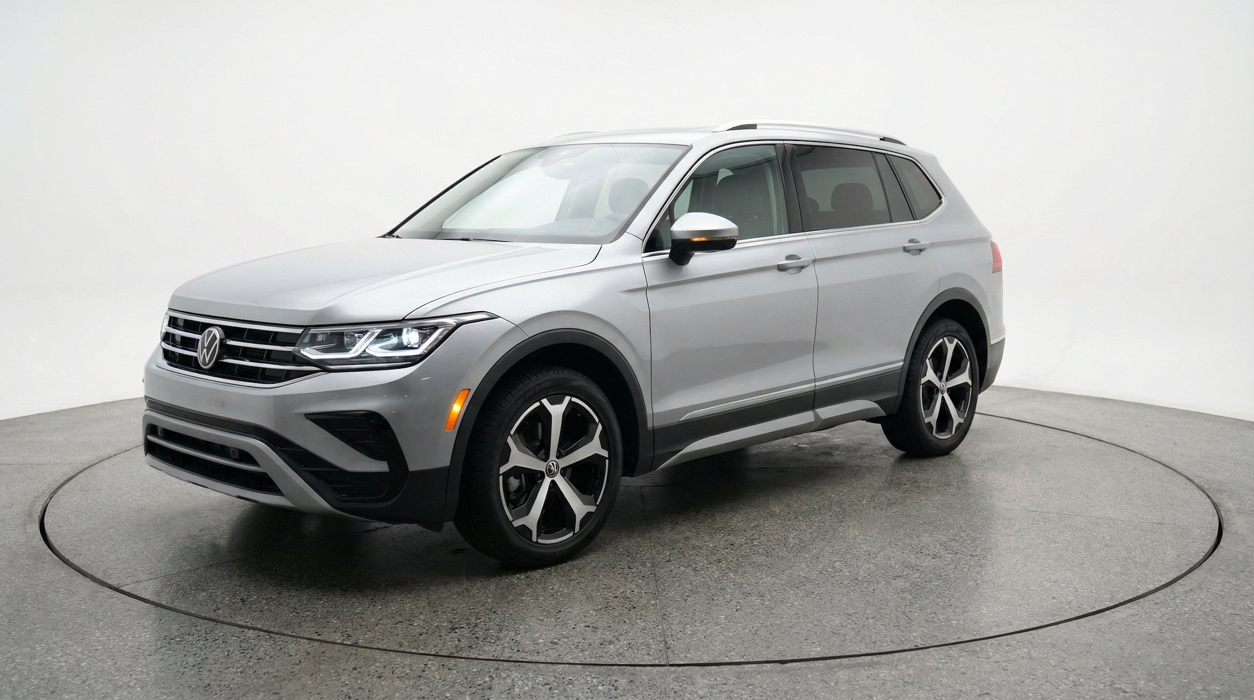 Thumbnail: 2026 Volkswagen Tiguan - 3