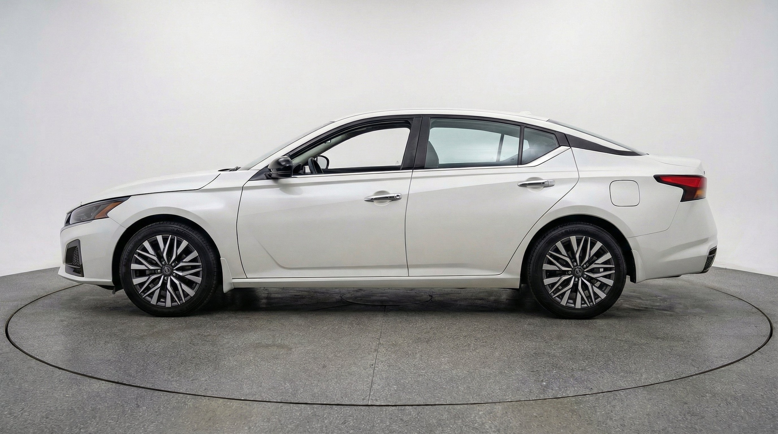 Thumbnail: 2025 Nissan Altima - 5