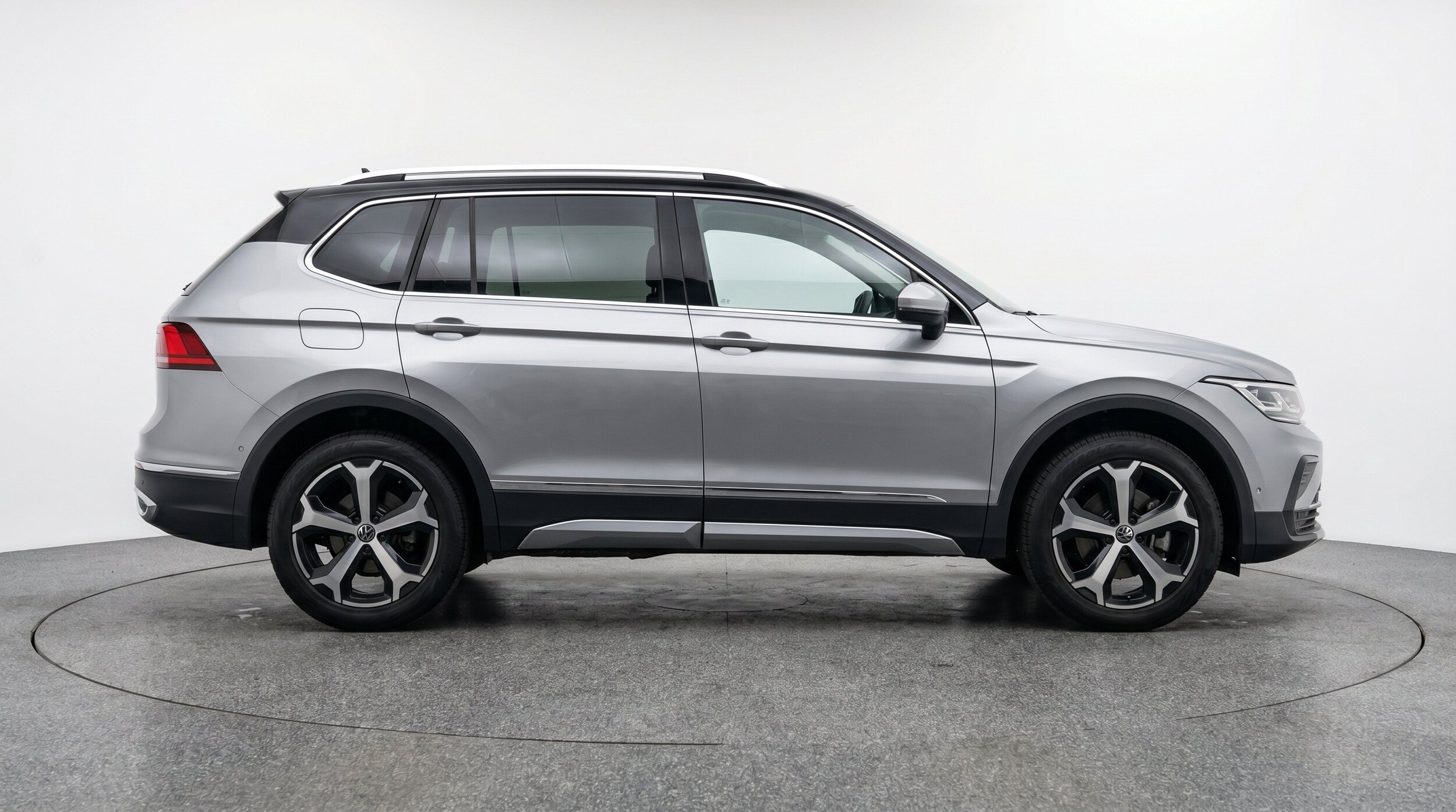 Thumbnail: 2026 Volkswagen Tiguan - 10