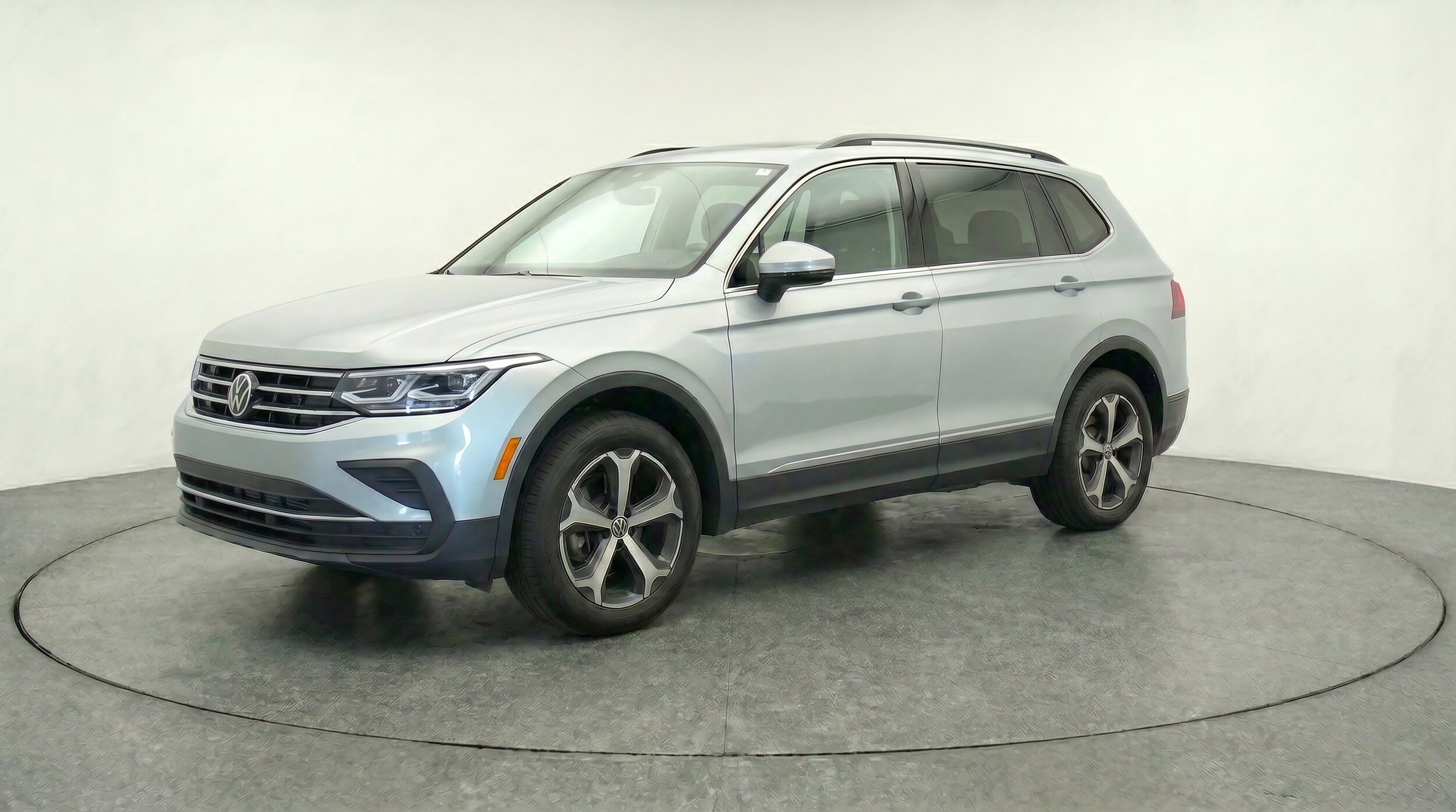 Thumbnail: 2026 Volkswagen Tiguan - 3