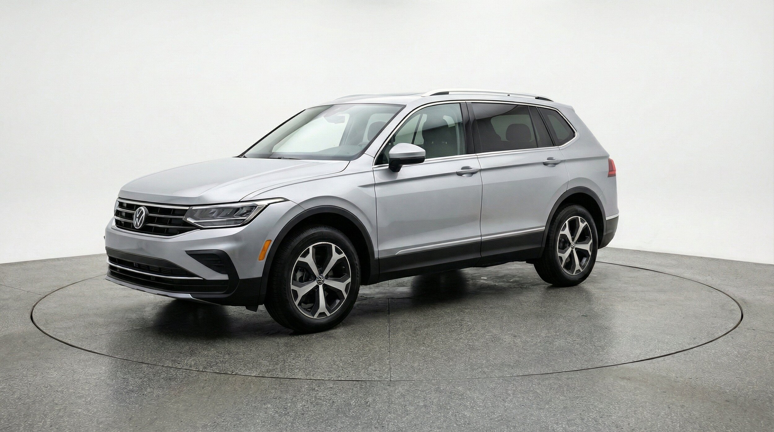 Thumbnail: 2026 Volkswagen Tiguan - 3