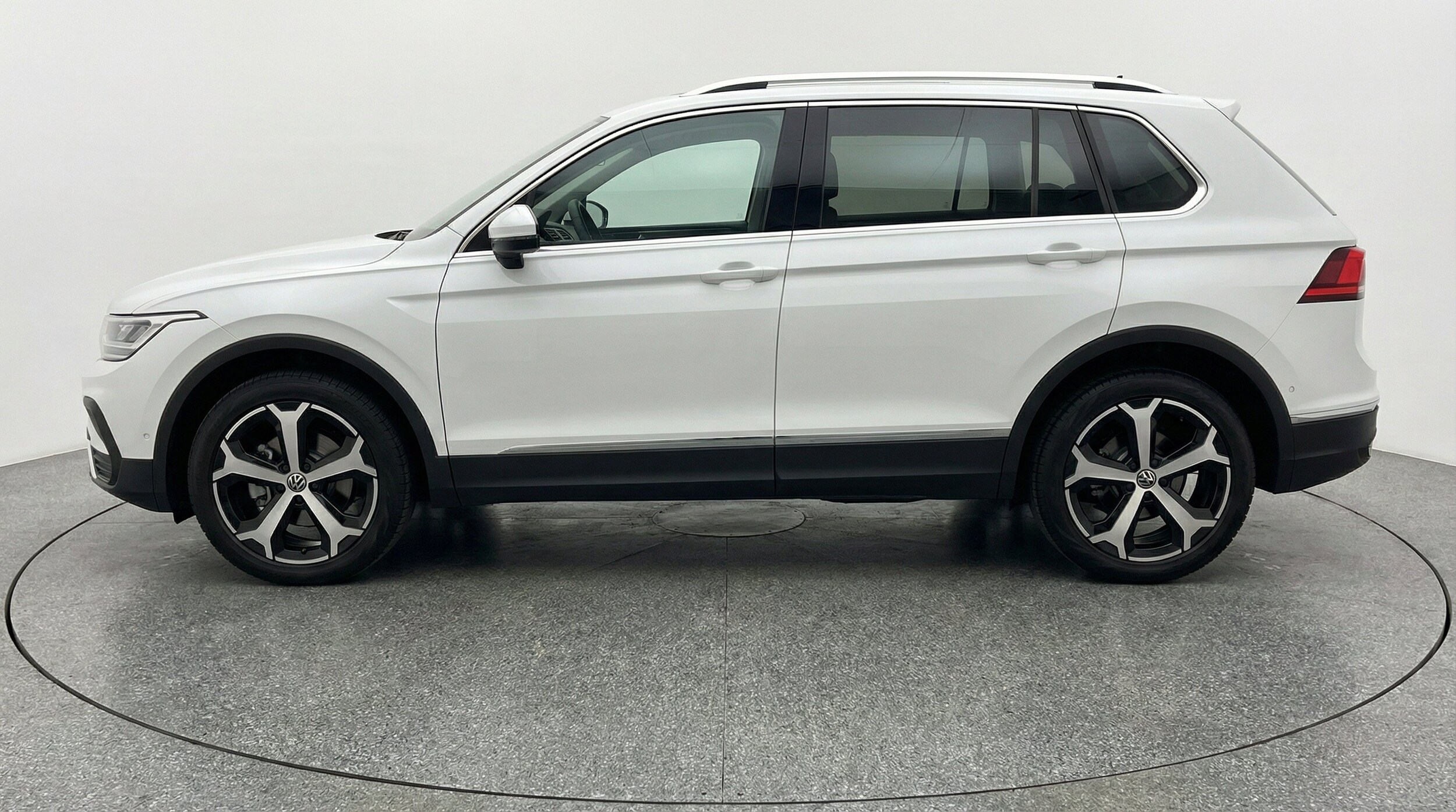 Thumbnail: 2026 Volkswagen Tiguan - 5