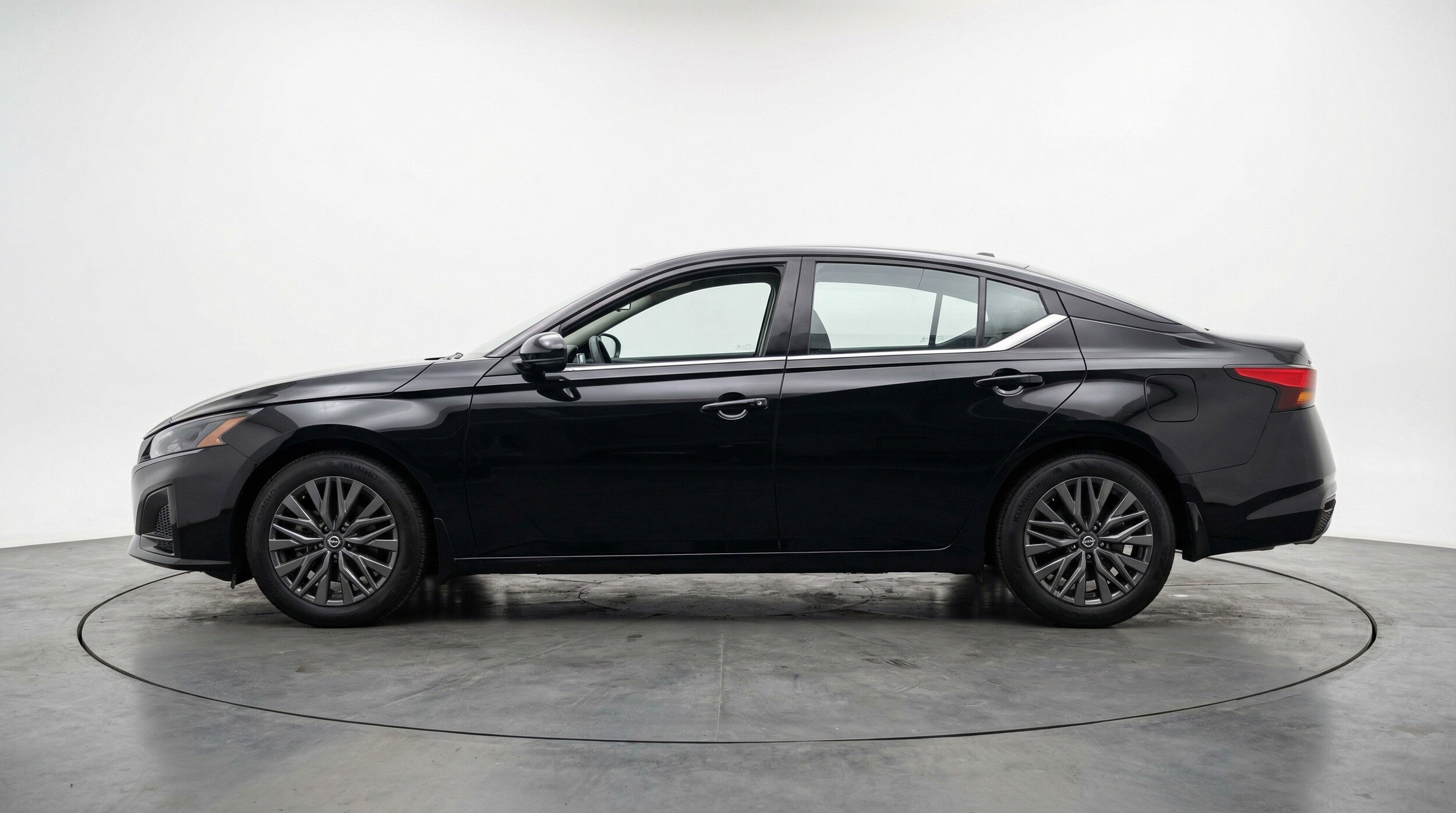 Thumbnail: 2025 Nissan Altima - 5