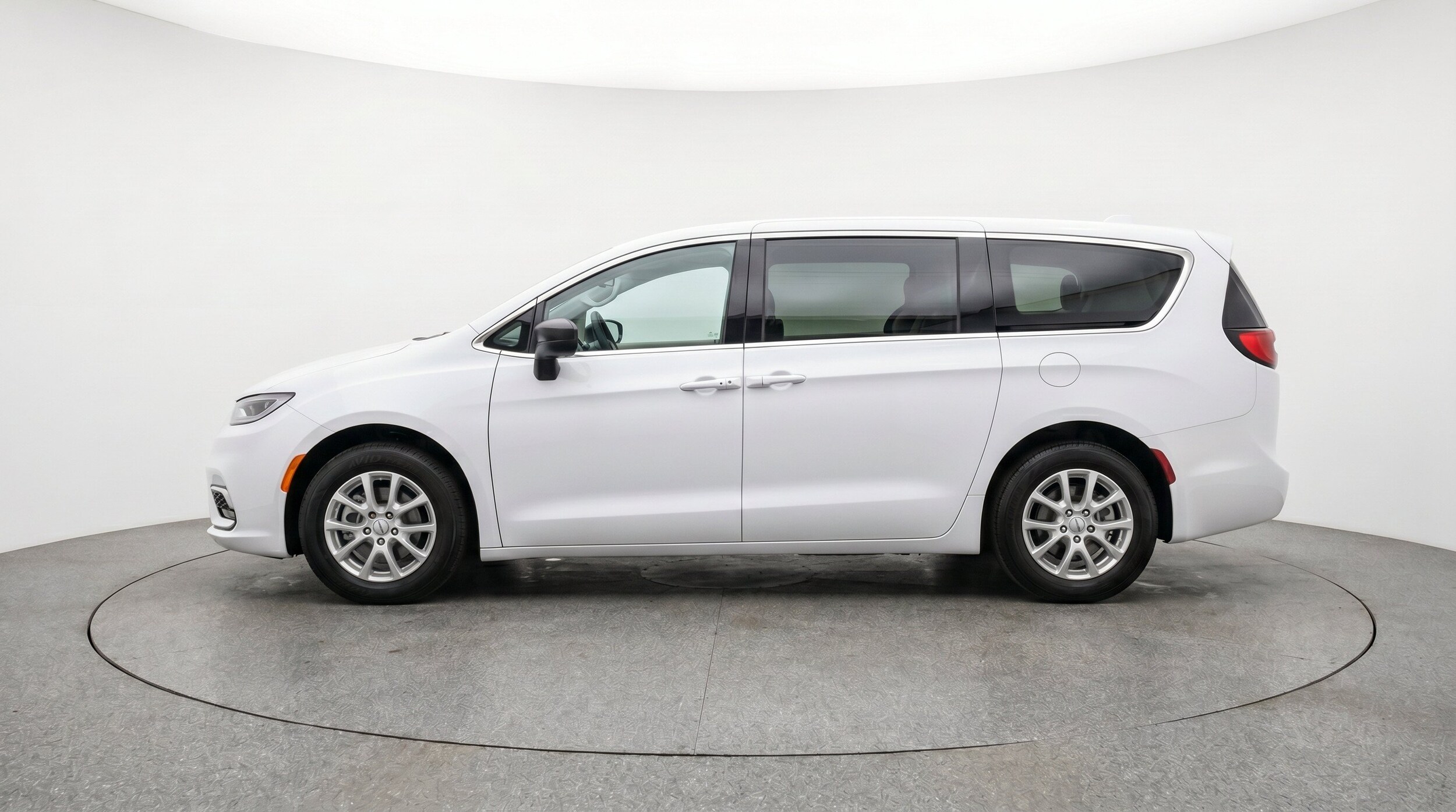 Thumbnail: 2024 Chrysler Voyager - 5