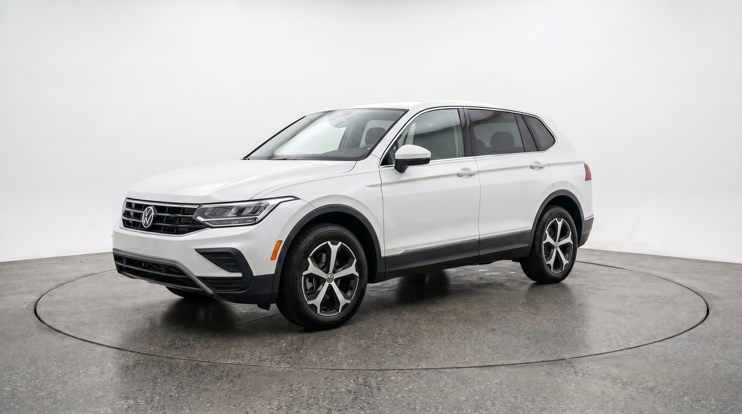 Thumbnail: 2026 Volkswagen Tiguan - 3
