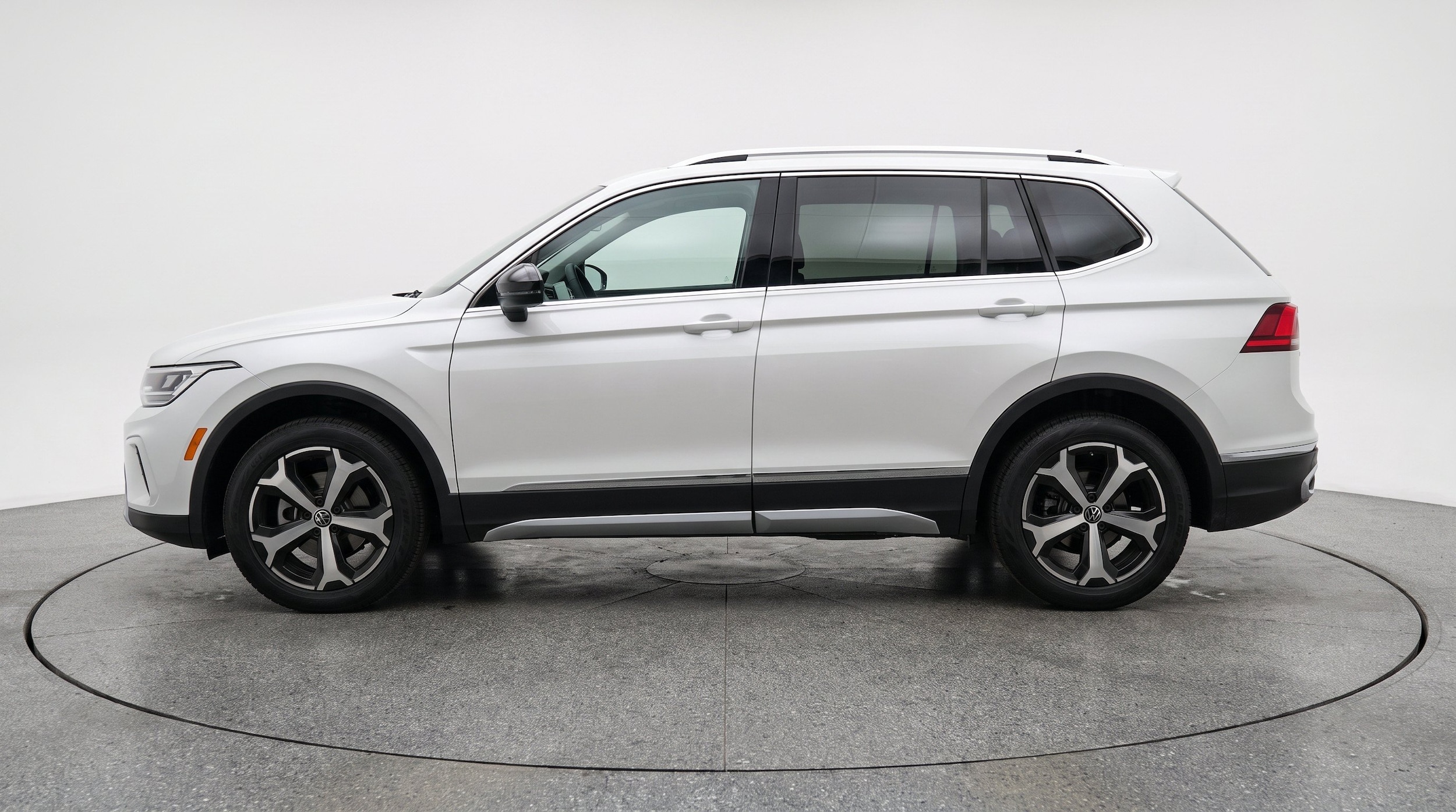 Thumbnail: 2026 Volkswagen Tiguan - 5