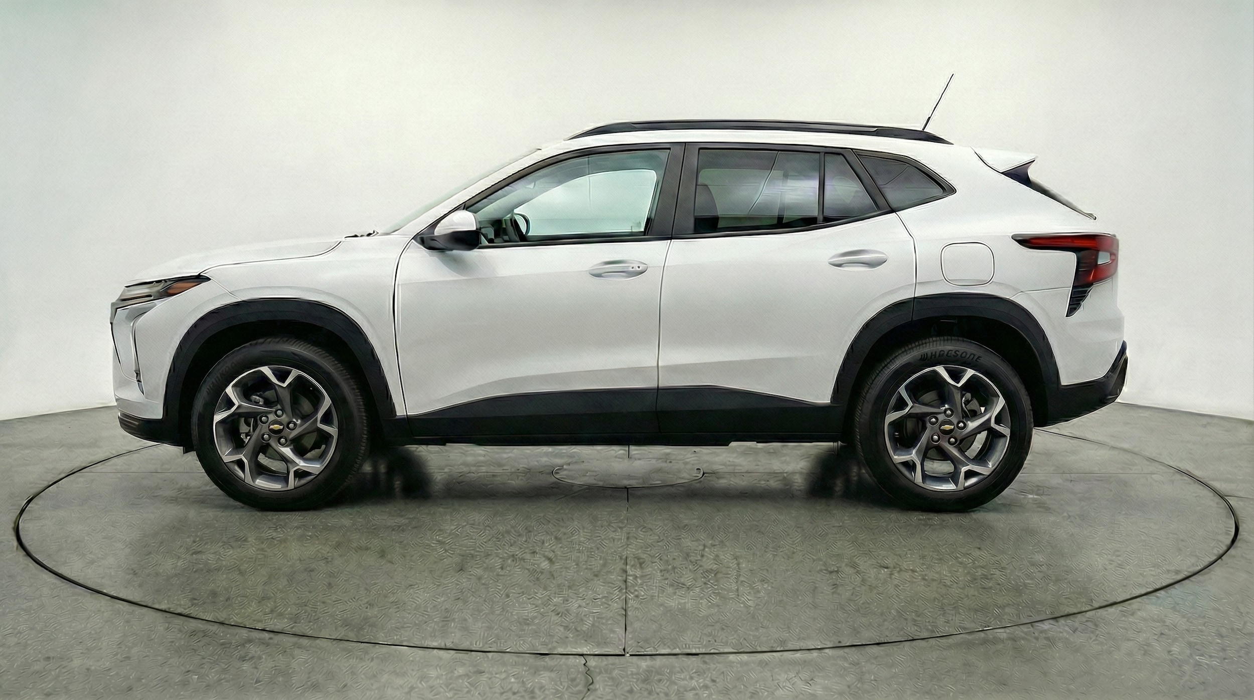 Thumbnail: 2025 Chevrolet Trax - 4