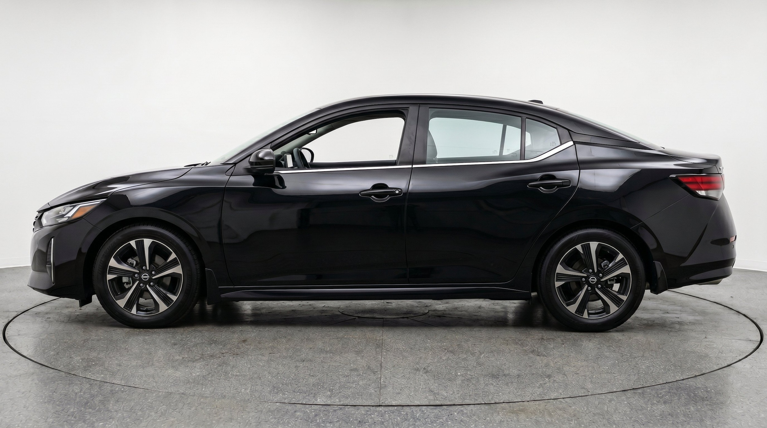 Thumbnail: 2025 Nissan Sentra - 5