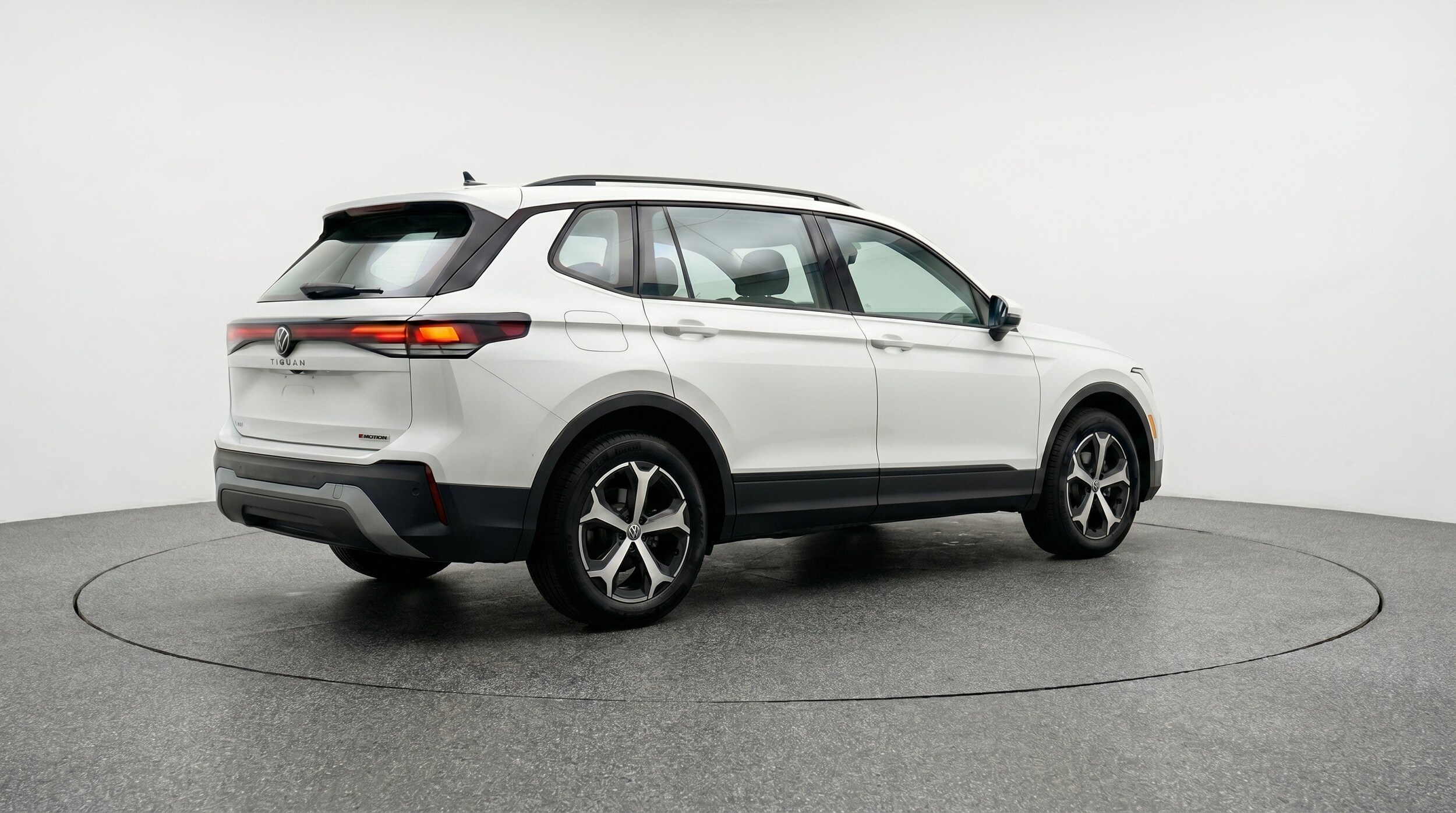 Thumbnail: 2026 Volkswagen Tiguan - 9