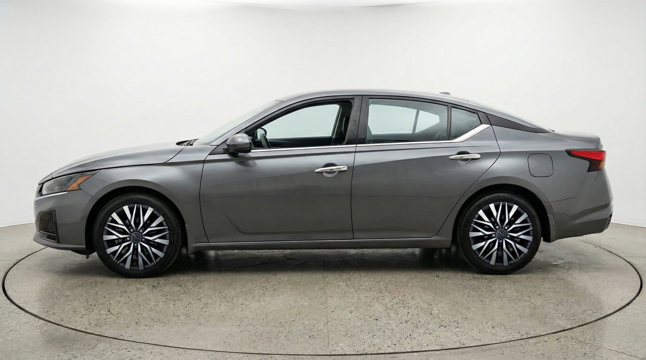 Thumbnail: 2025 Nissan Altima - 5