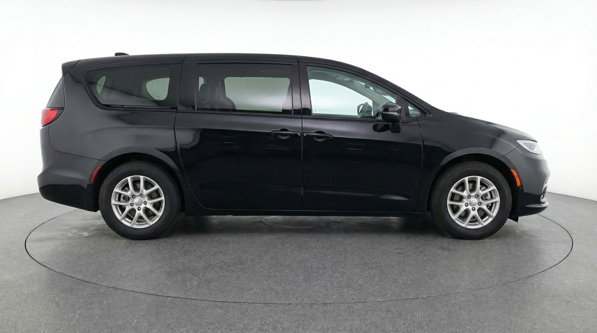 Thumbnail: 2024 Chrysler Voyager - 11