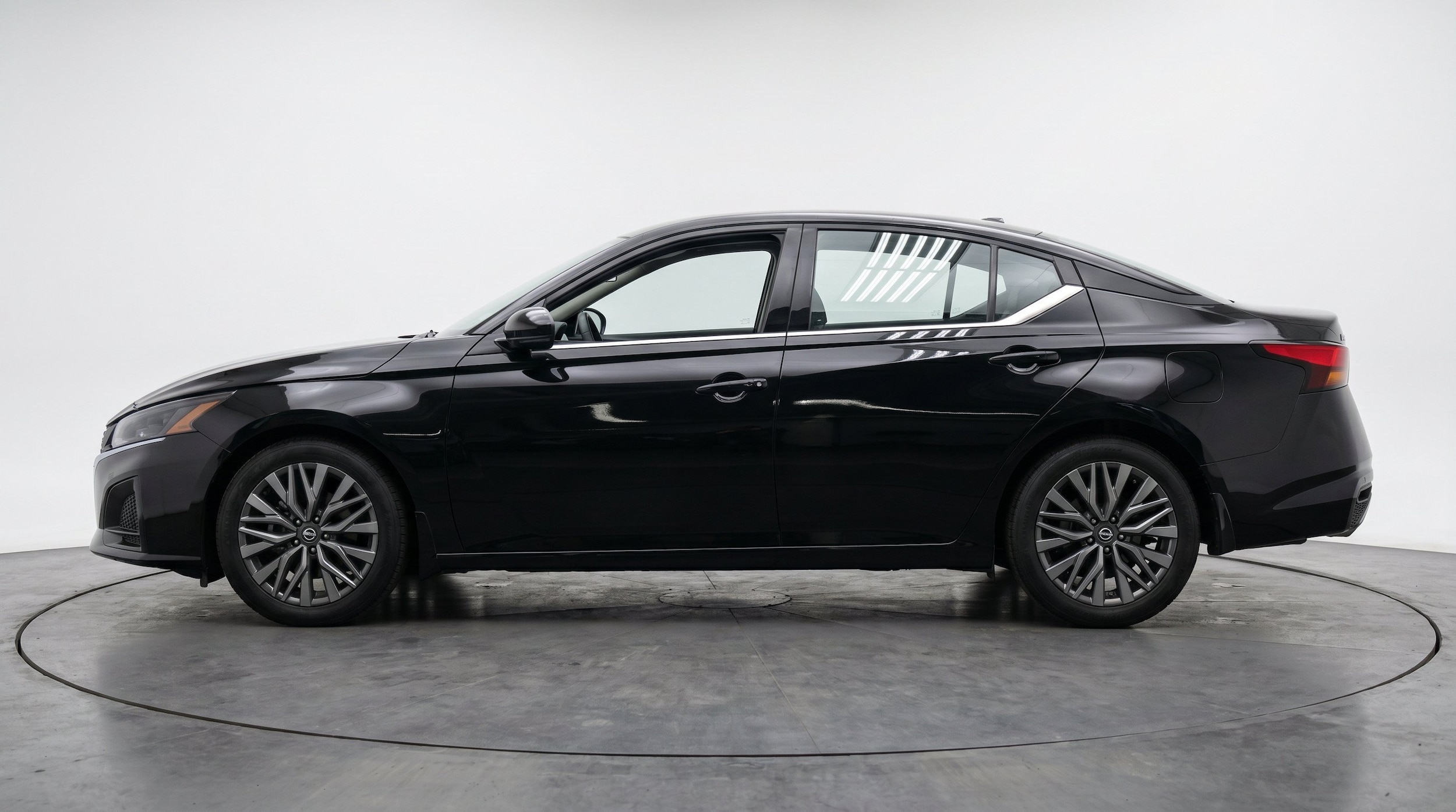 Thumbnail: 2025 Nissan Altima - 5