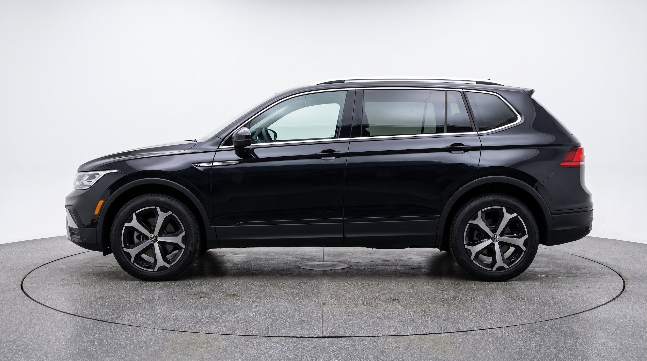 Thumbnail: 2026 Volkswagen Tiguan - 5