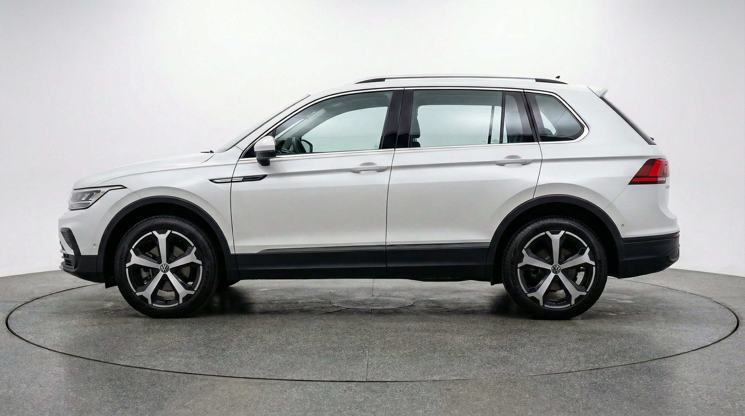Thumbnail: 2026 Volkswagen Tiguan - 5